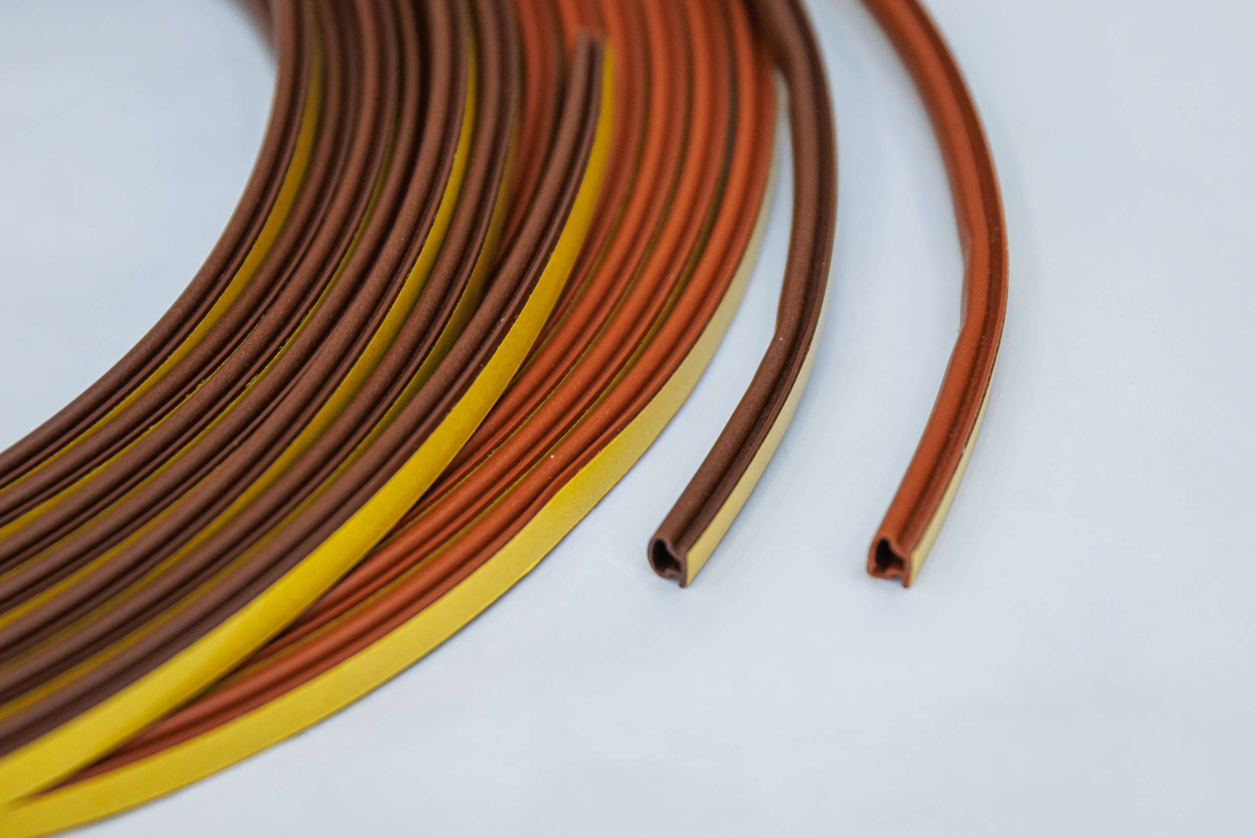 Уплотнители для металлических и деревянных дверей. Производство уплотнителей