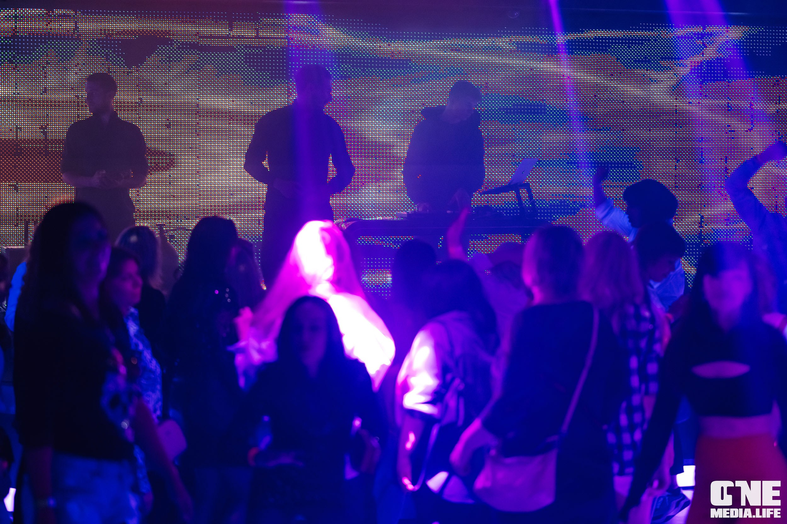 Концерт группы стрелки в Планете 13 апреля. One Media Life: фоторепортажи, фотоотчеты с мероприятий и заведений