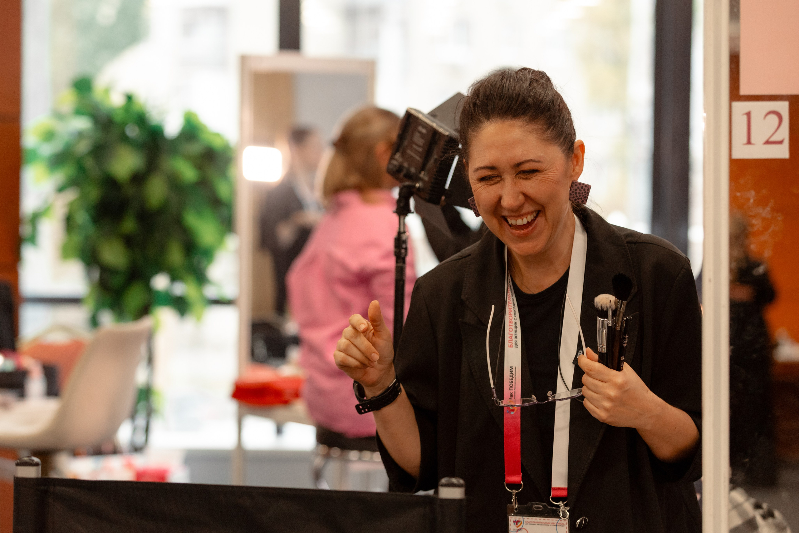 Backstage makeup. Благотворительный конкурс «Голос еще краше». 2025. Фотограф в Ростов-на-Дону Виктория Савчук