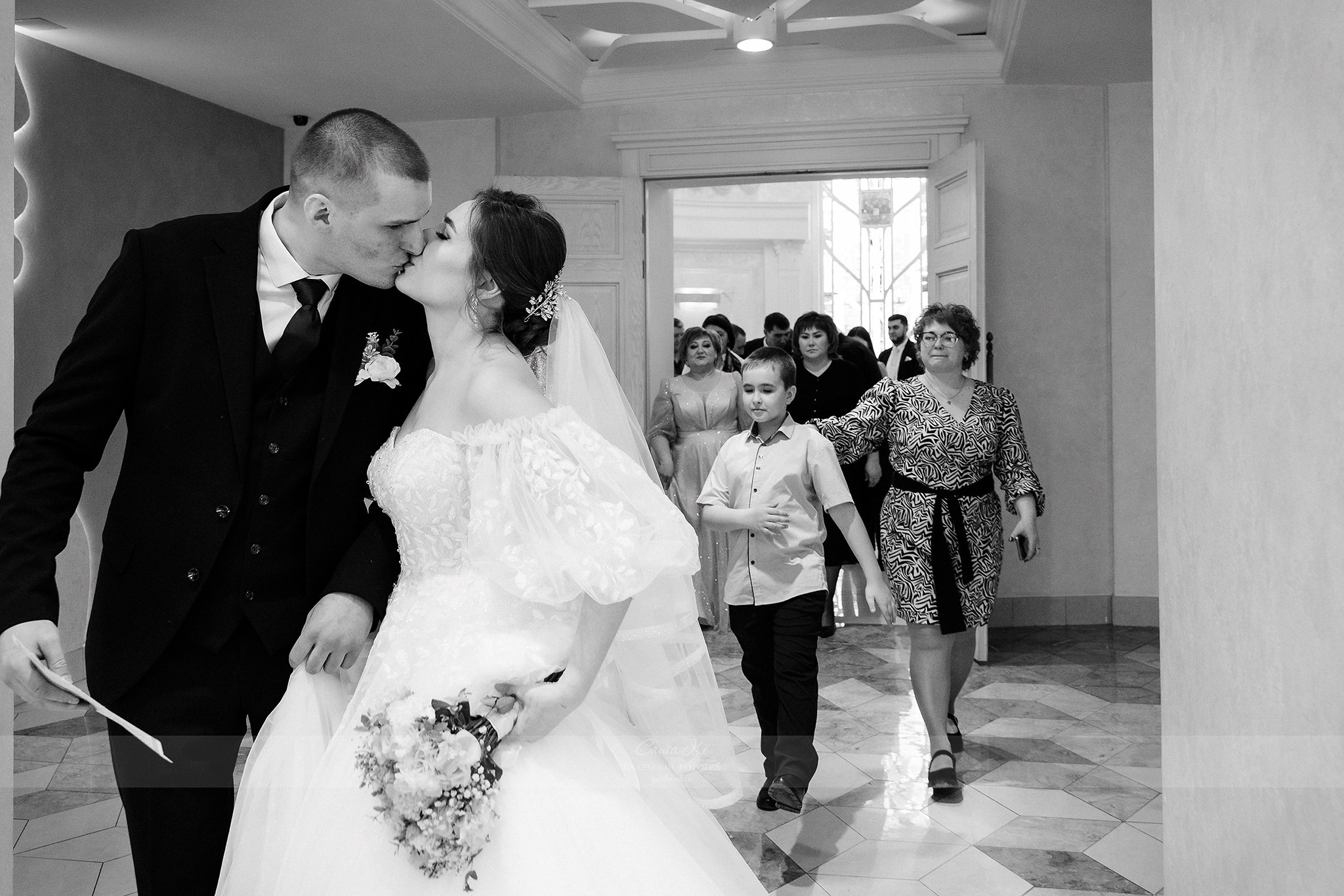 Свадебная фотосессия С&А на Садовой, 19. Свадебный, семейный и event фотограф в Новосибирске и Новосибирской области Саша Кё