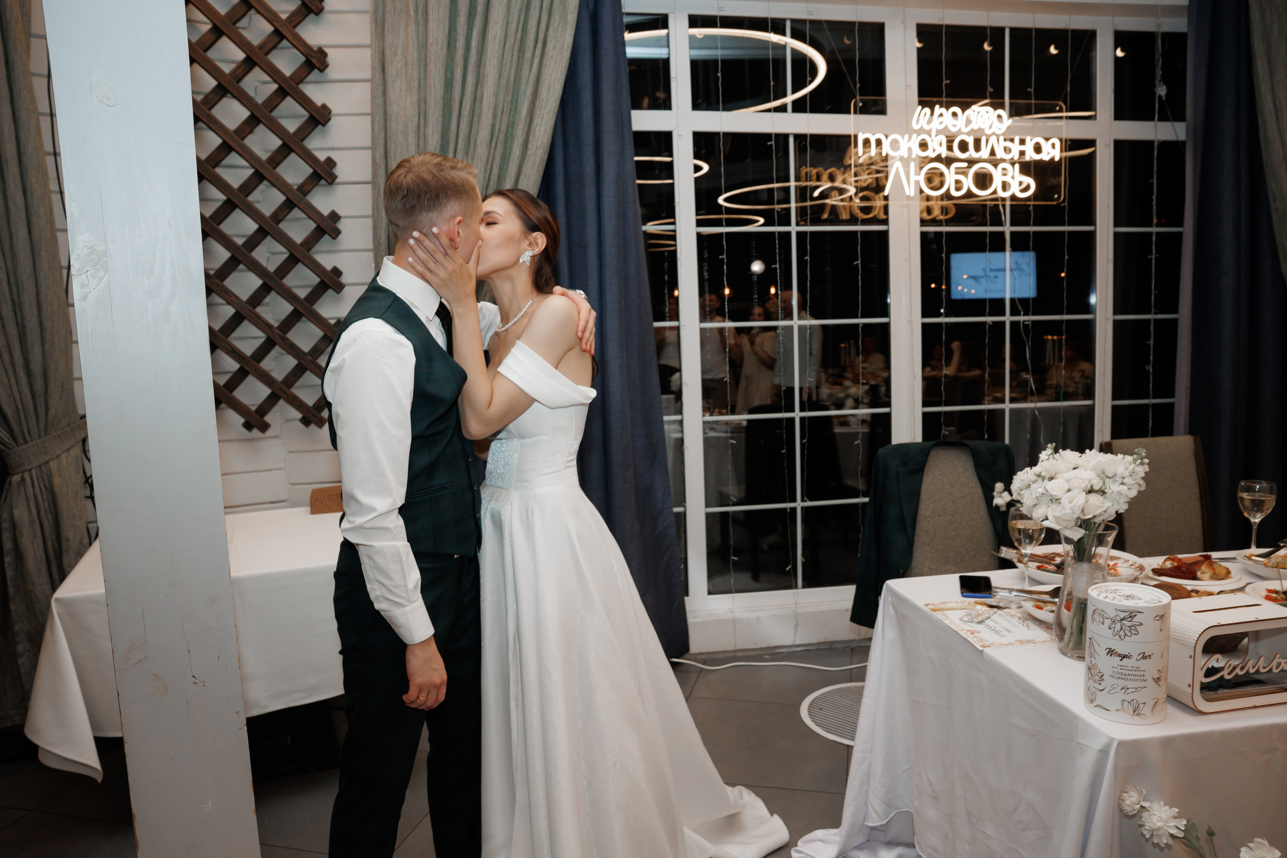 Регистрация в отеле Fish Point, ЗАГС Бутово, прогулка в Остафьево. Свадебный и репортажный фотограф (Москва, Королев и другие)