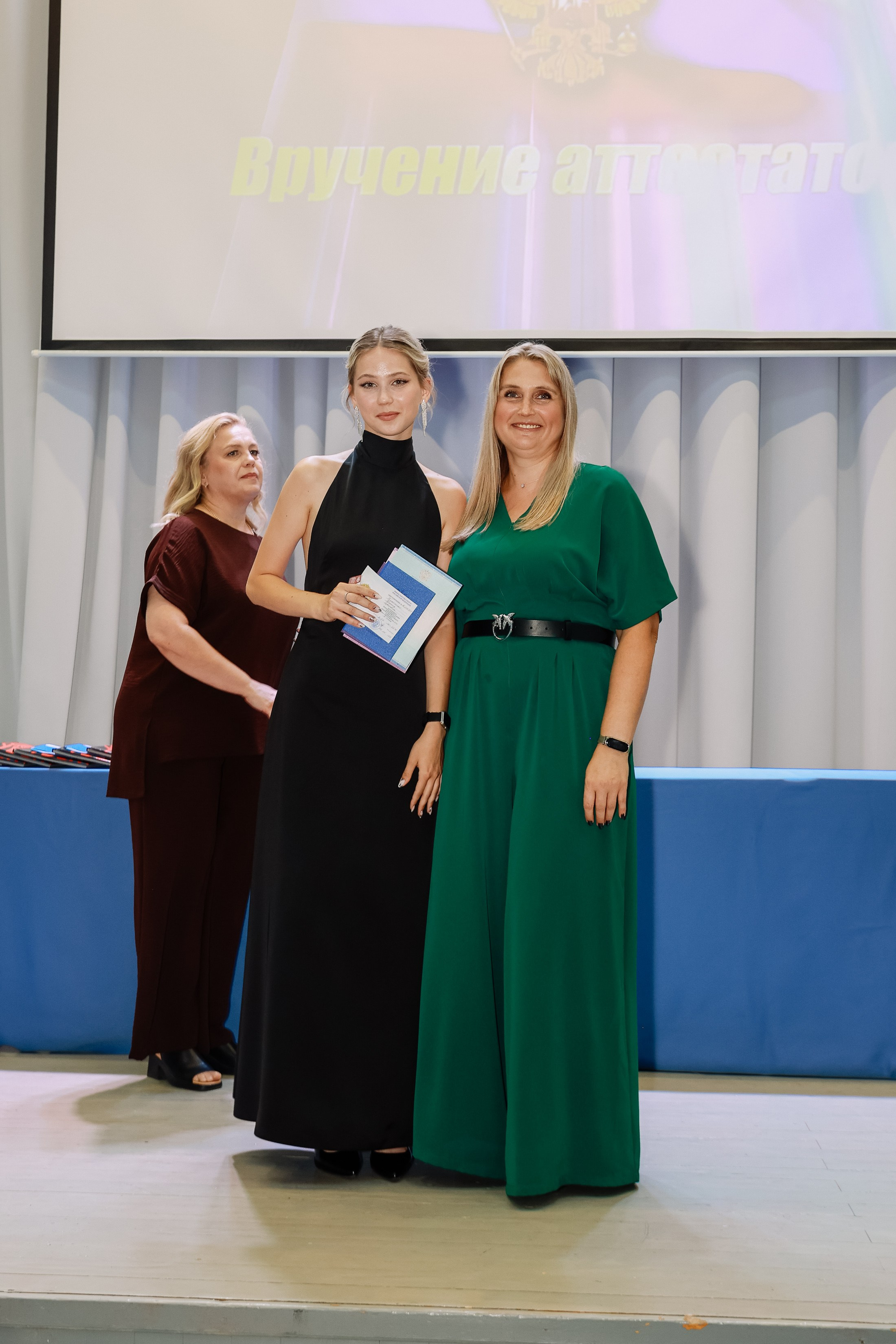 Выдача Аттестатов школа 210. Фотограф Юлия Мальцева