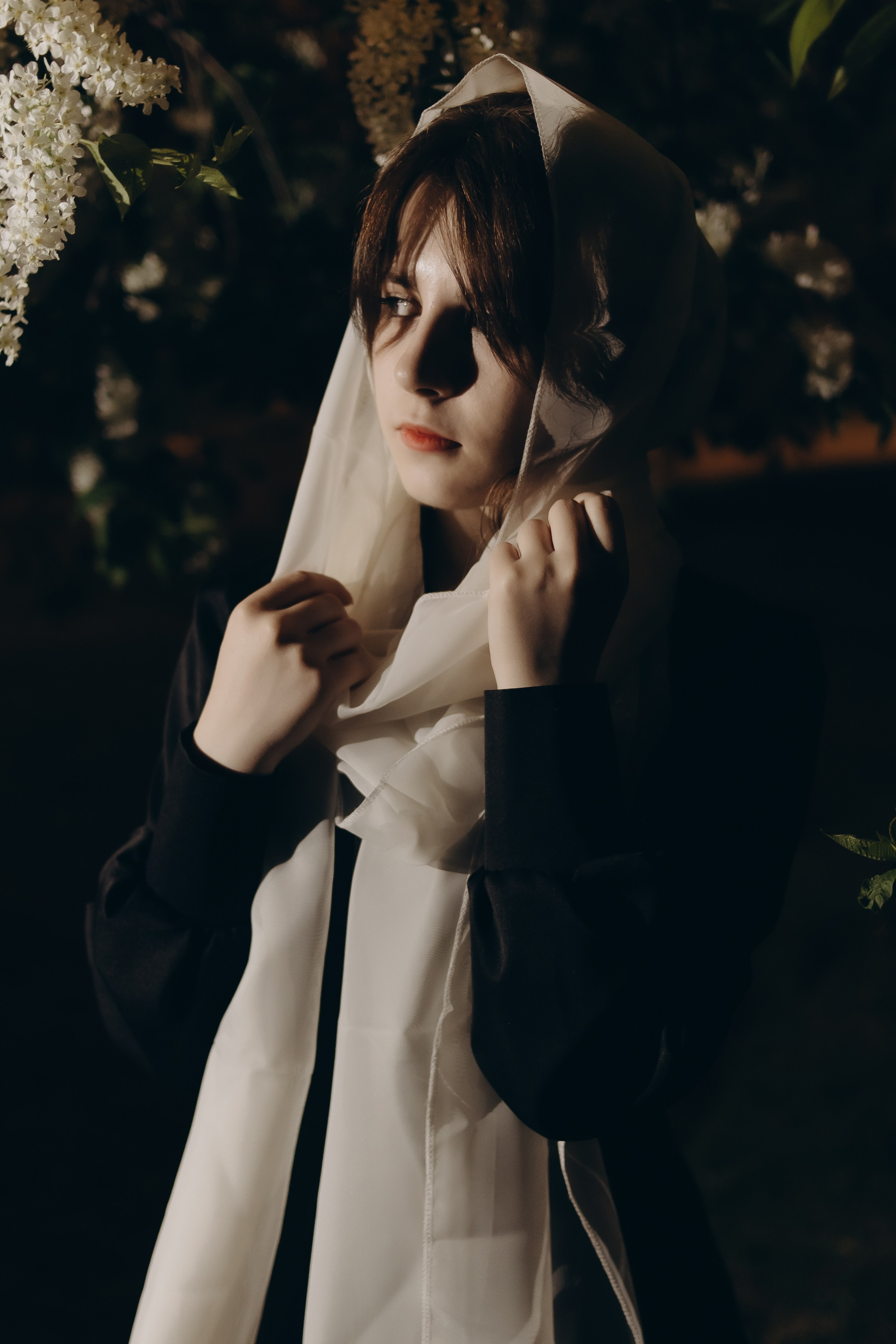 Ангелина. Ночь и цветы. Фотограф Регина Крикунова г. Красноярск