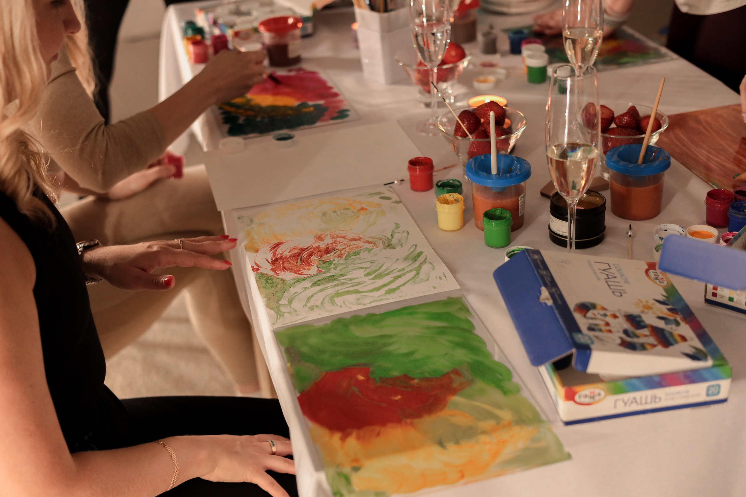 Арт-терапия + аэройога. Фотограф Надршина Лилия