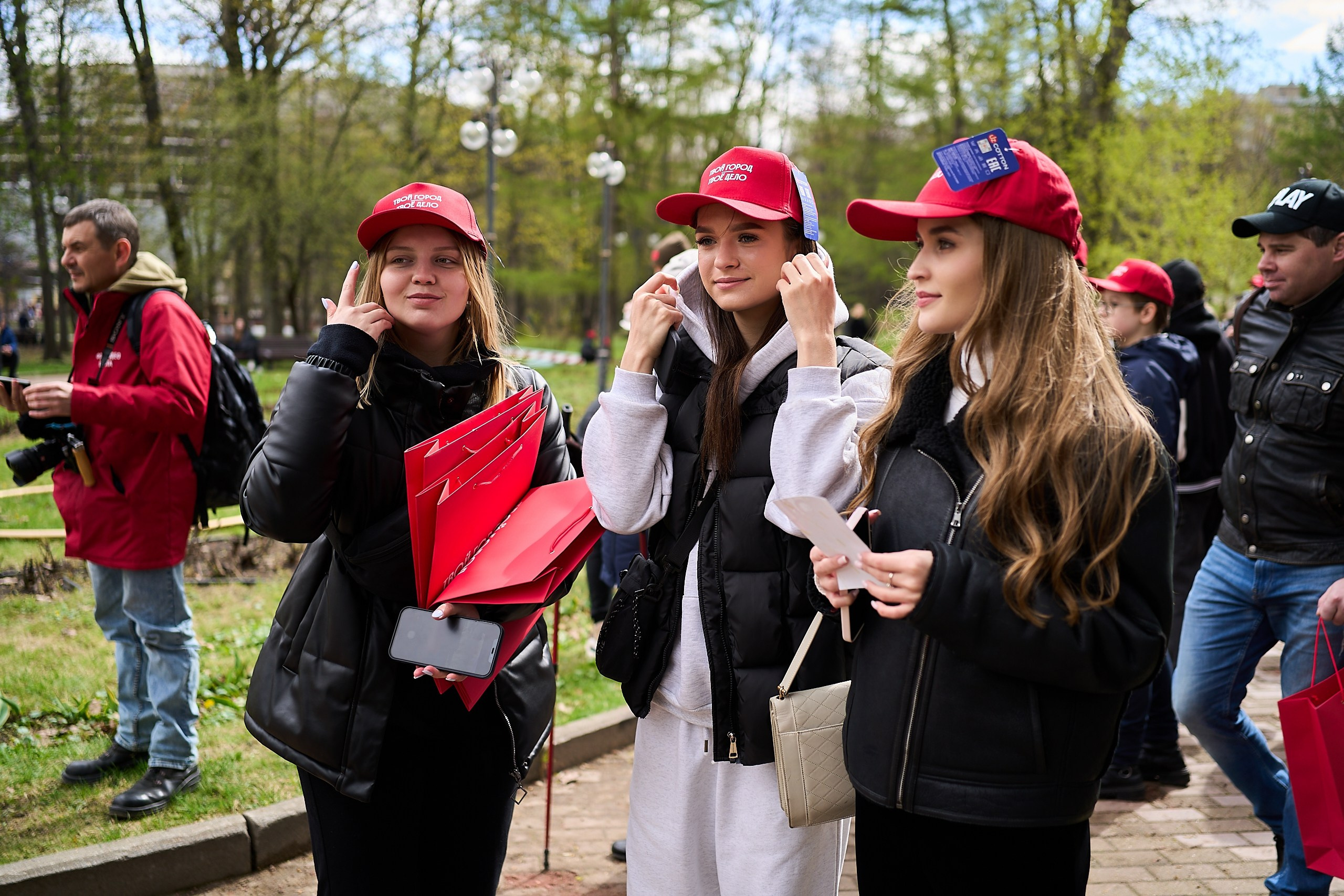 Субботник у Управления делами Мэра и Правительства Москвы. Фотограф и Видеограф в Москве. Олег Корушев