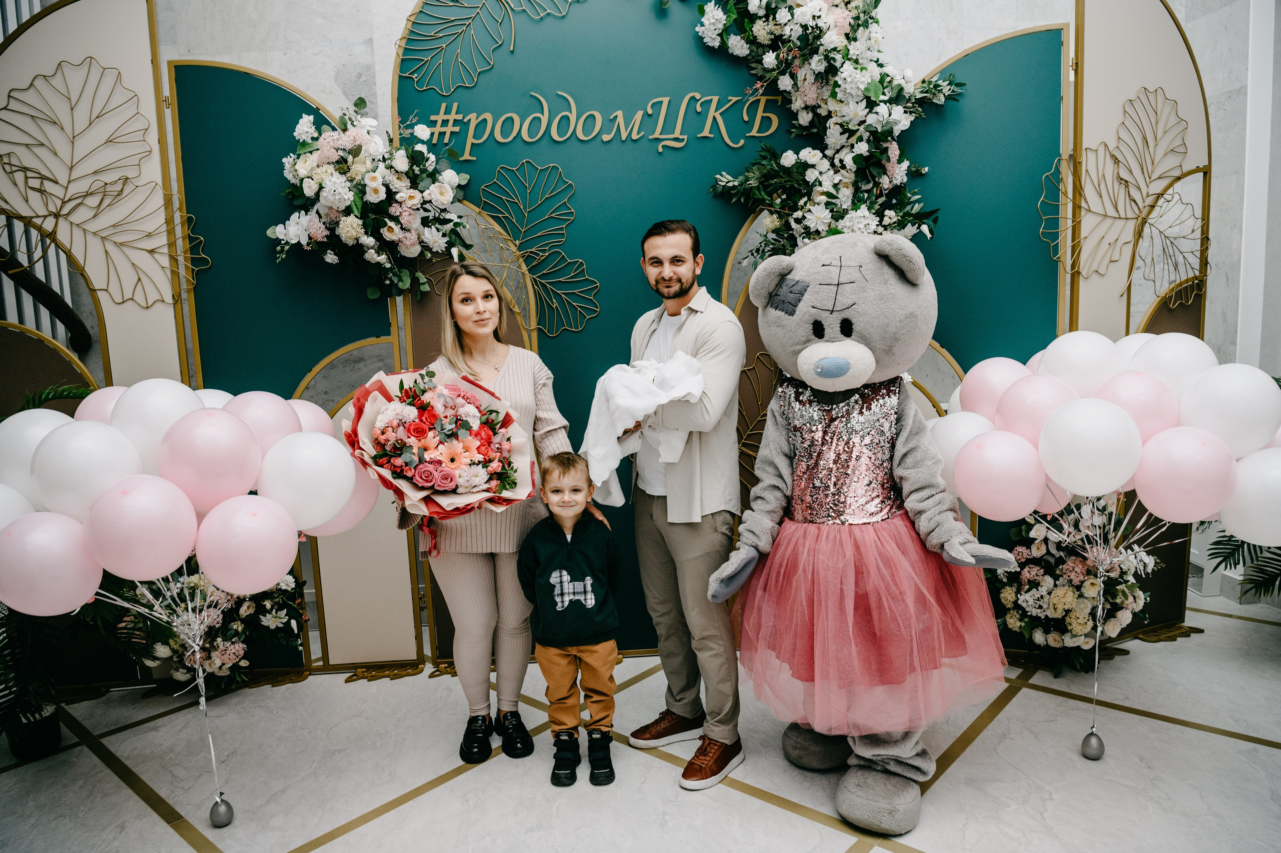 Выписка Елизаветы в ЦКБ. Фотограф на выписку из роддома в Москве и МО
