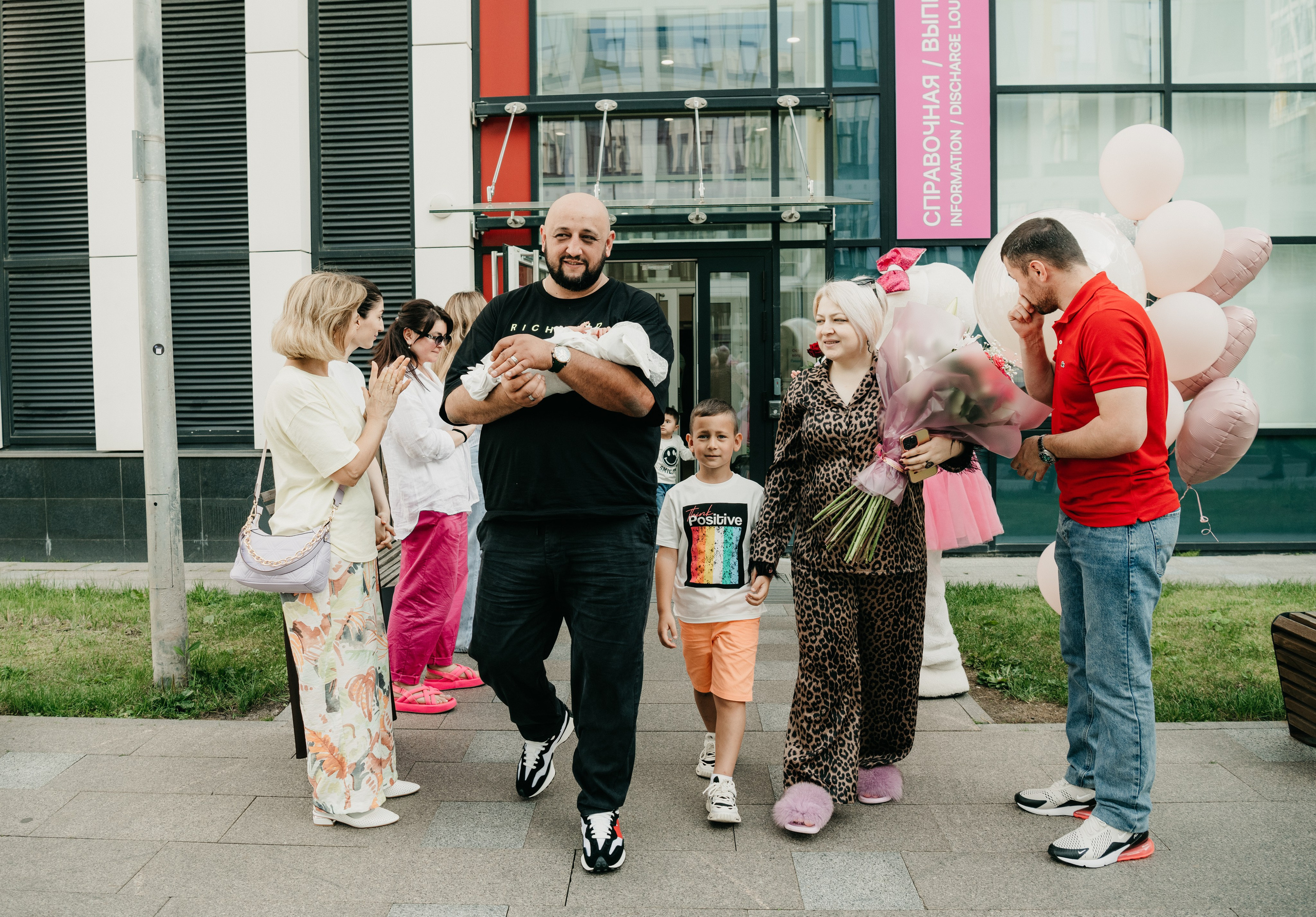Выписка Арианы. Коммунарка. Фотограф на выписку из роддома в Москве и МО