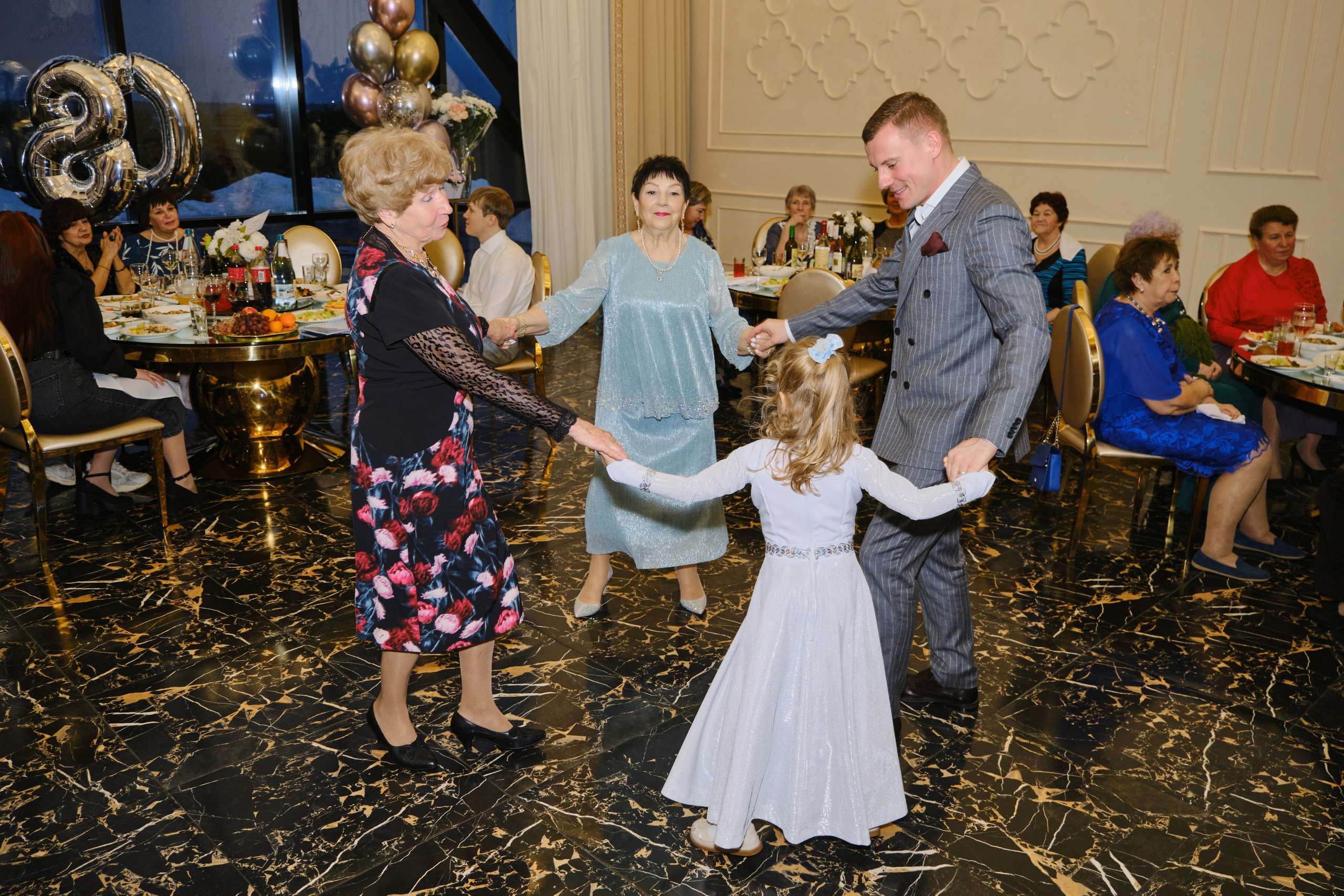 Фотограф на день рождения и корпоратив в Санкт-Петербурге | Филипп Линзин. Репортажный и портретный фотограф в Санкт-Петербурге Филипп Линзин