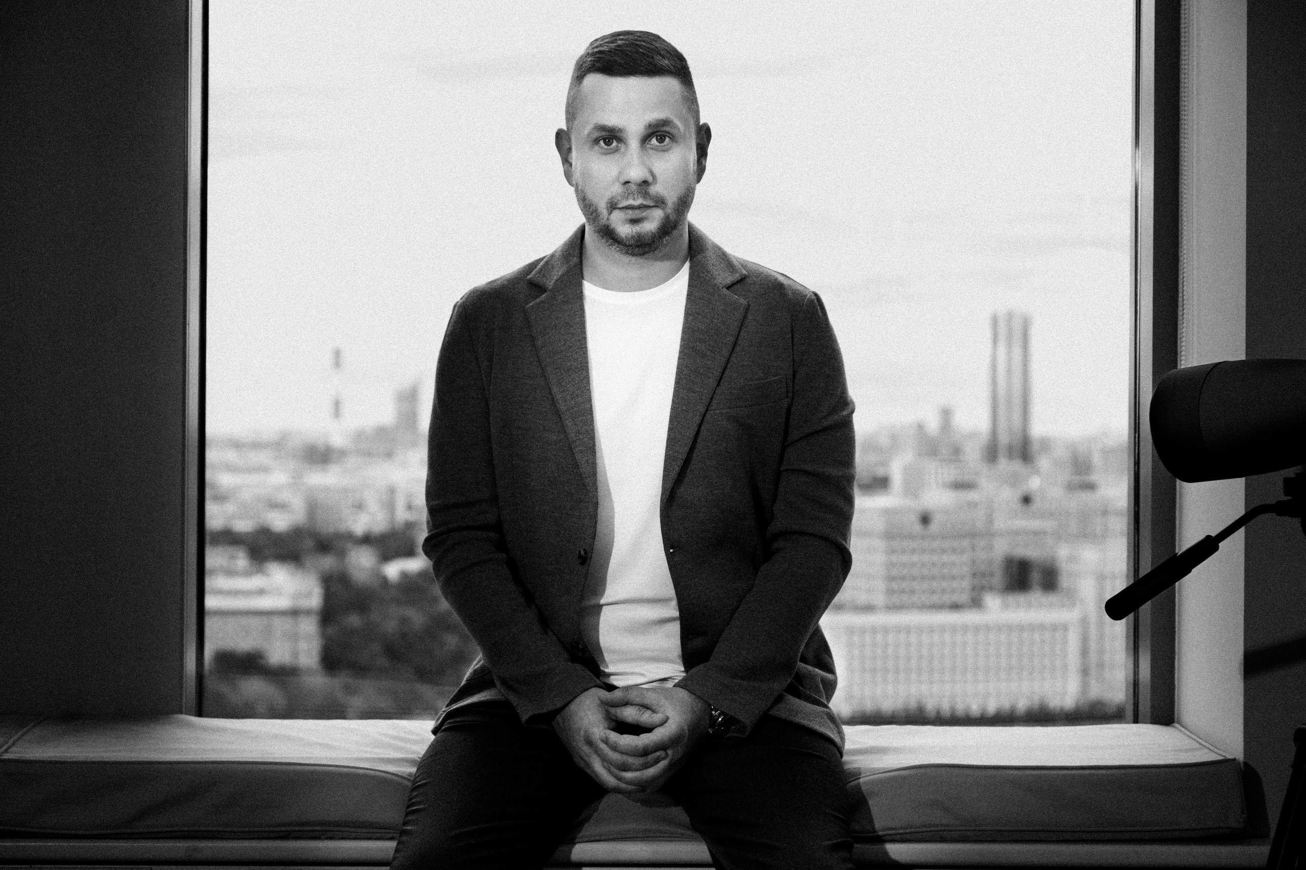 Деловой портрет в интерьере. Бизнес-портрет | Хедшот-фотограф | Студия делового портрета в Москве