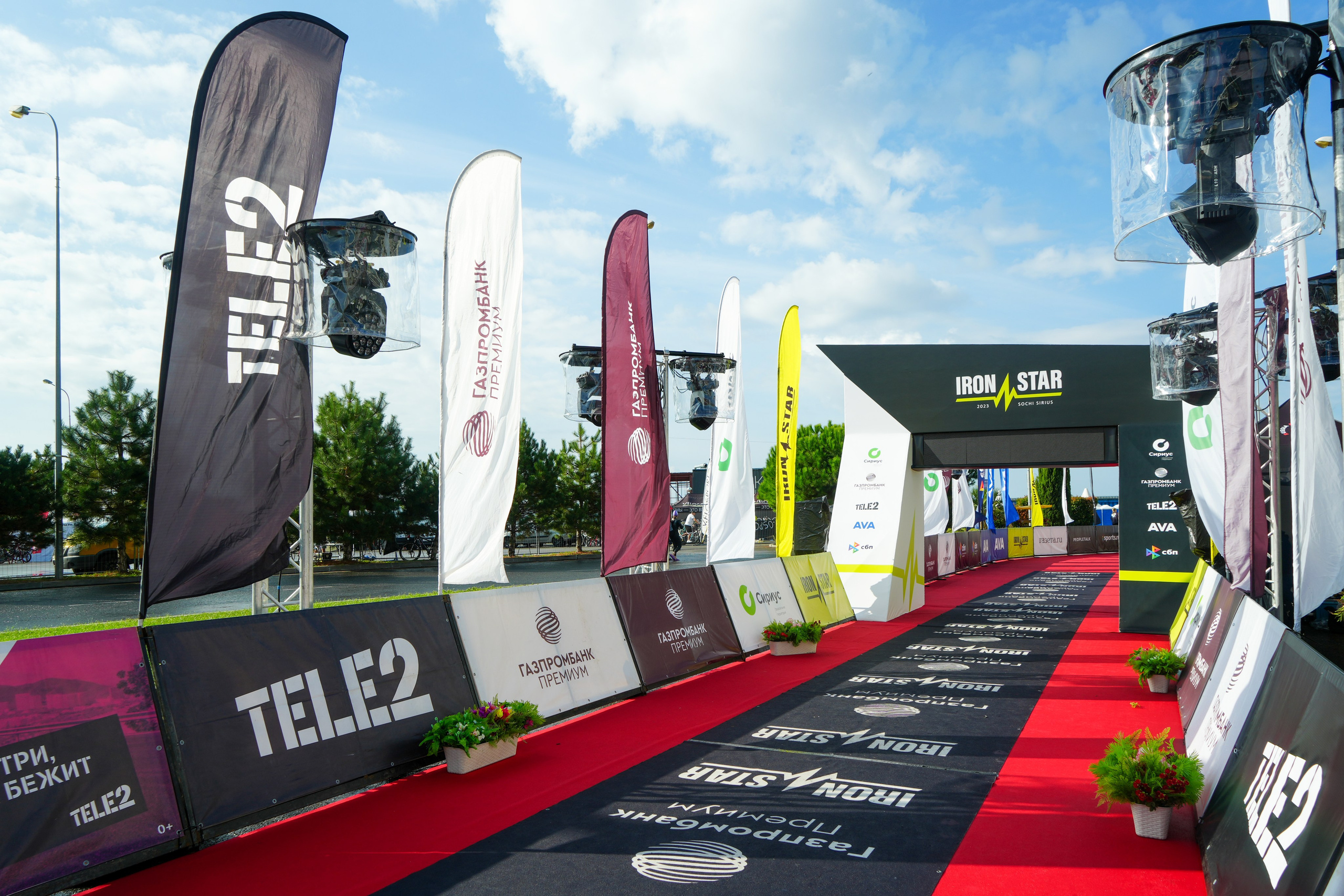 Фотоотчет партнерской интеграции для компании TELE2 на фестивале Ironstar. Репортажный фотограф в Красной Поляне и Сочи Павлюченко Екатерина