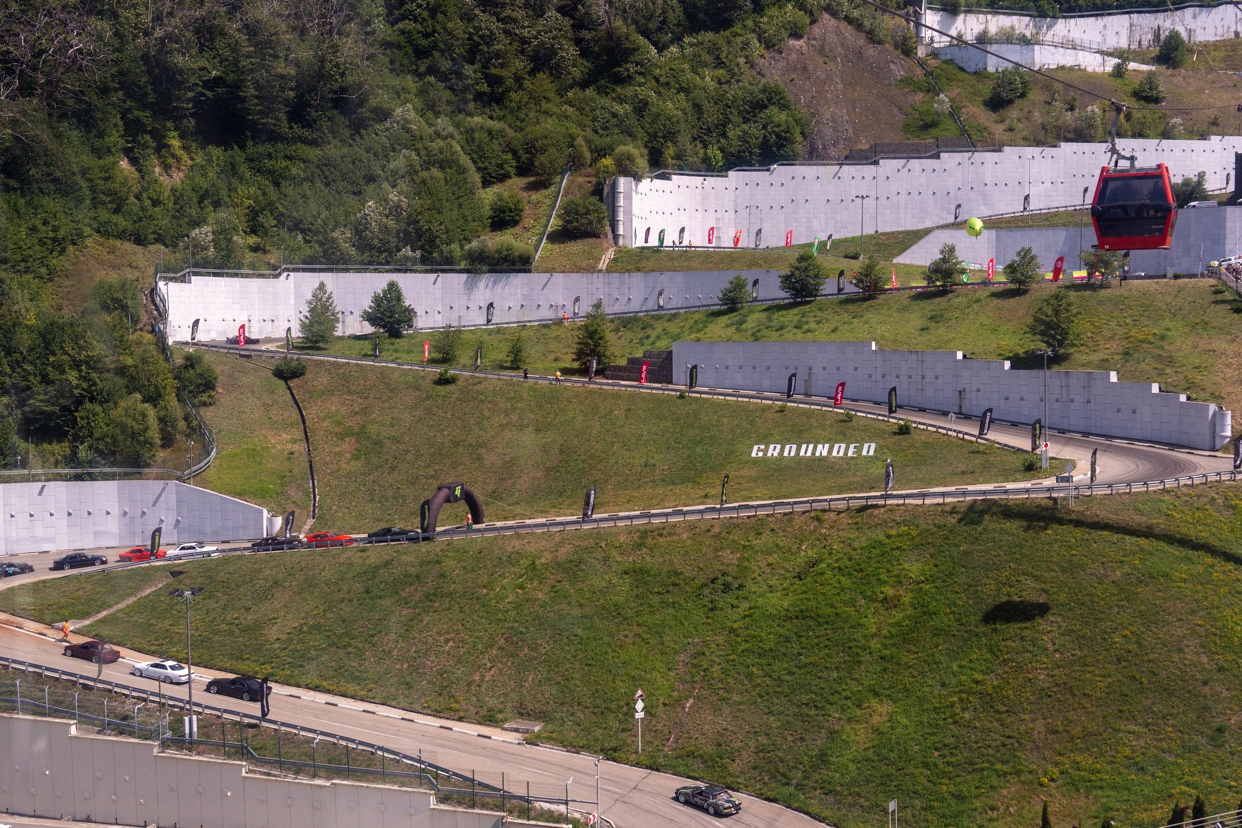 Фотоотчет партнеской интеграции для сети «Пятерочка» на фестивале «Grounded». Репортажный фотограф в Красной Поляне и Сочи Павлюченко Екатерина