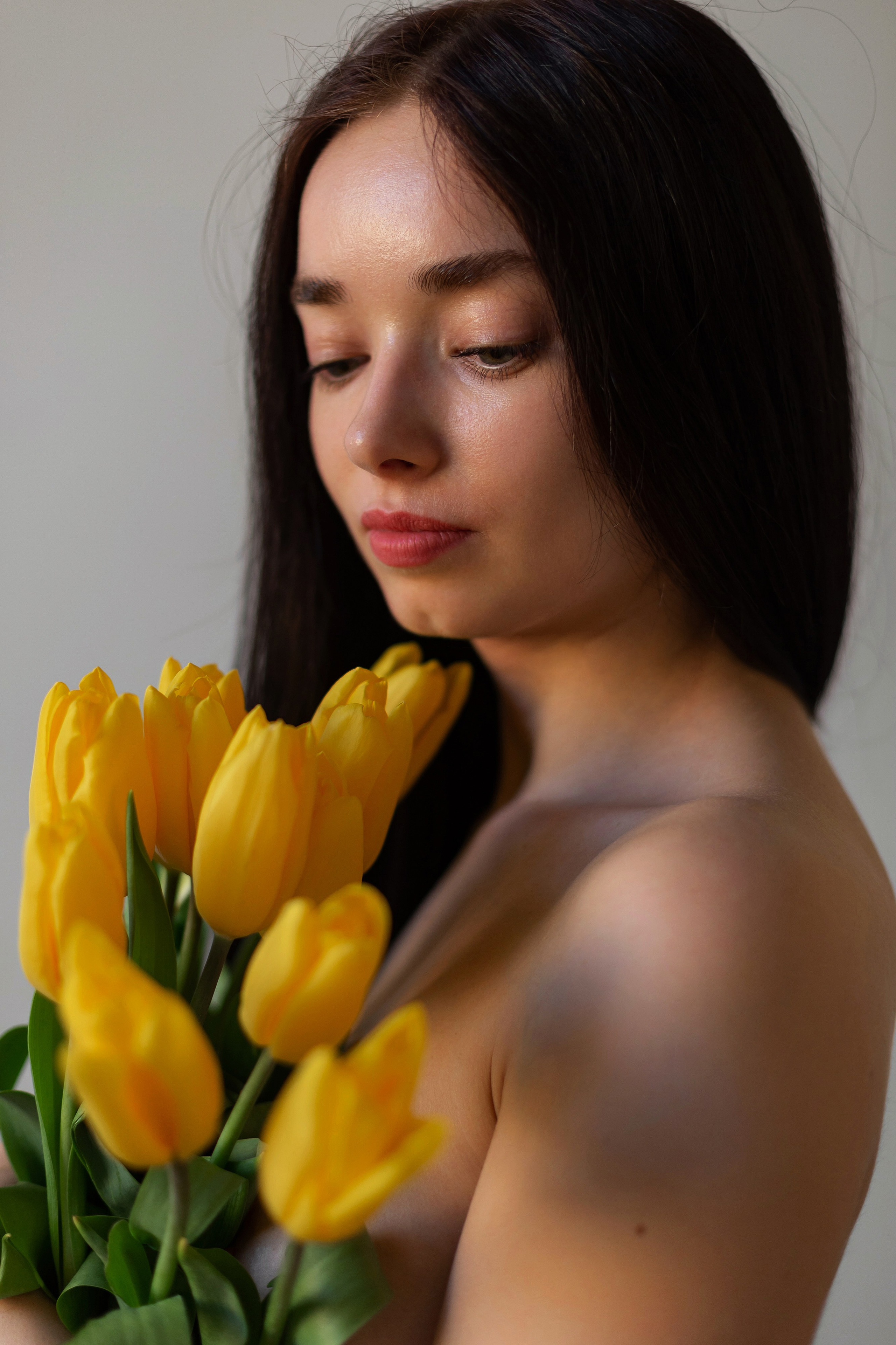 Фотосессия девушки с тюльпанами. Свадебный и портретный фотограф в Санкт-Петербурге Надежда Чечулина