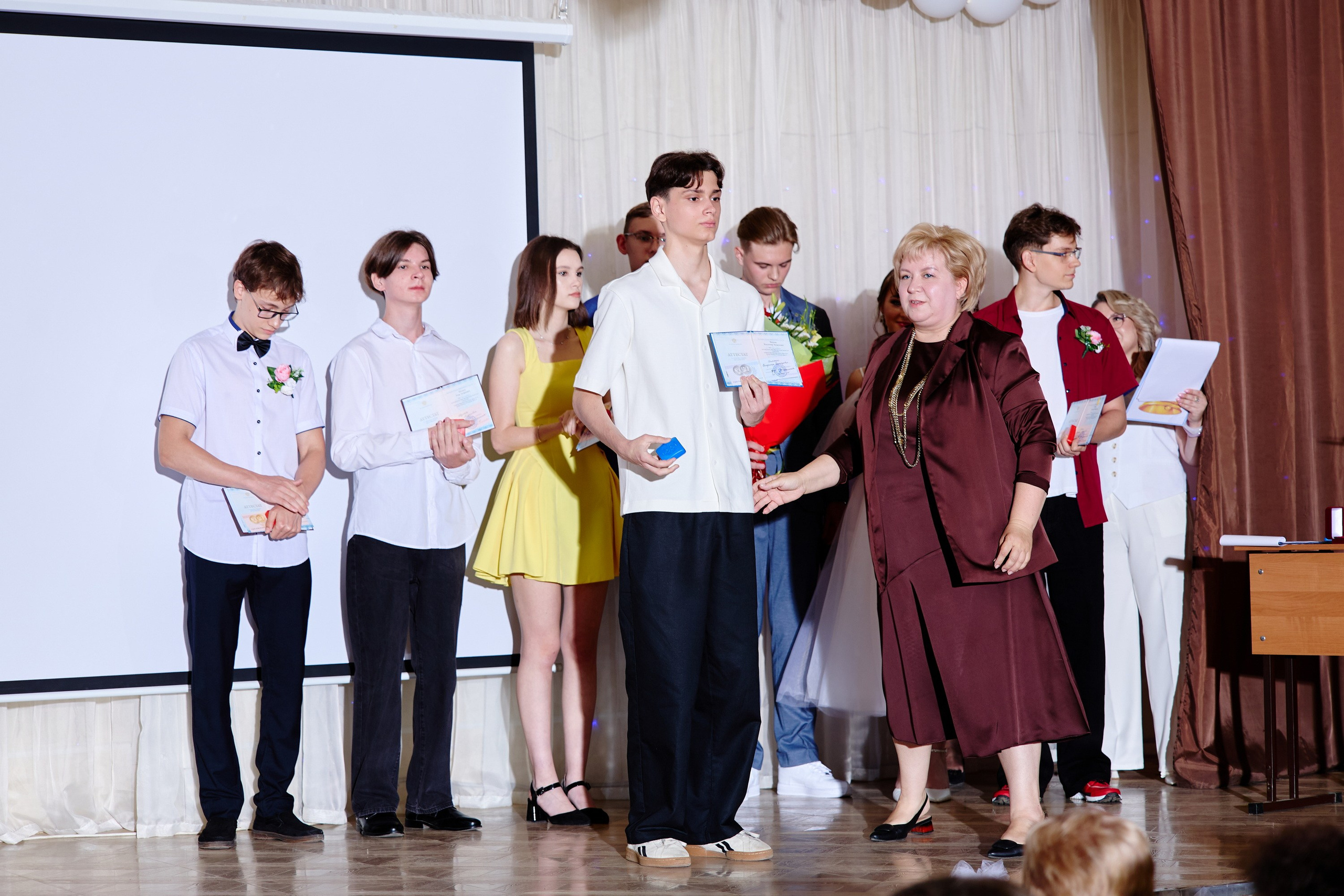 Выпускной 35 Сош. Фотограф Выпускные альбомы Таганрог Сергей Коробченко