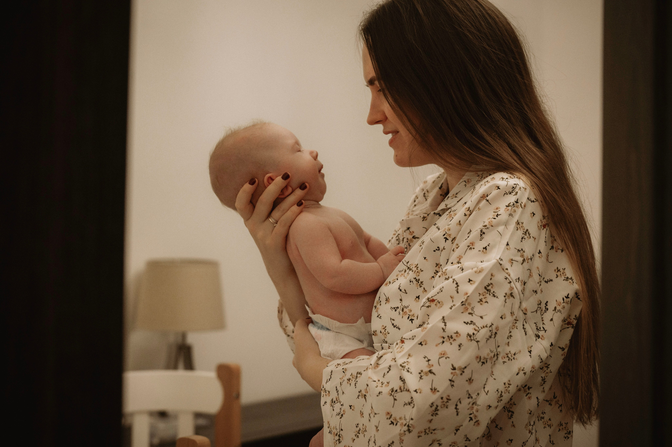 Семейная домашняя фотосессия. Профессиональный фотограф беременности в СПБ. Стильные фотосессии беременности в стиле минимализм и классическая фотография