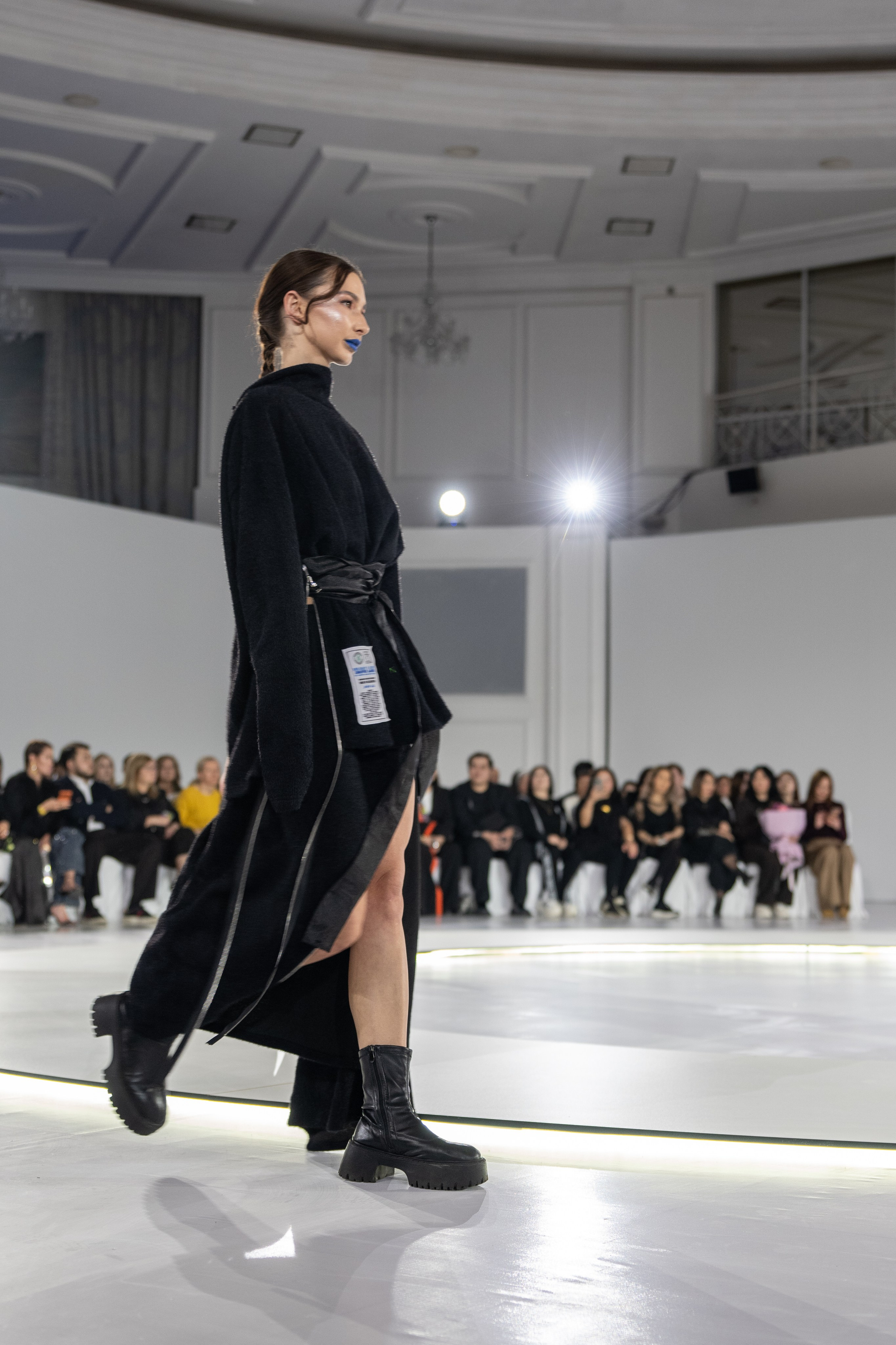 Брэнд Yang Lain. Сайт Алматинского НЮ АРТ, будуар и фэшн фотографа Дениса Карпенко