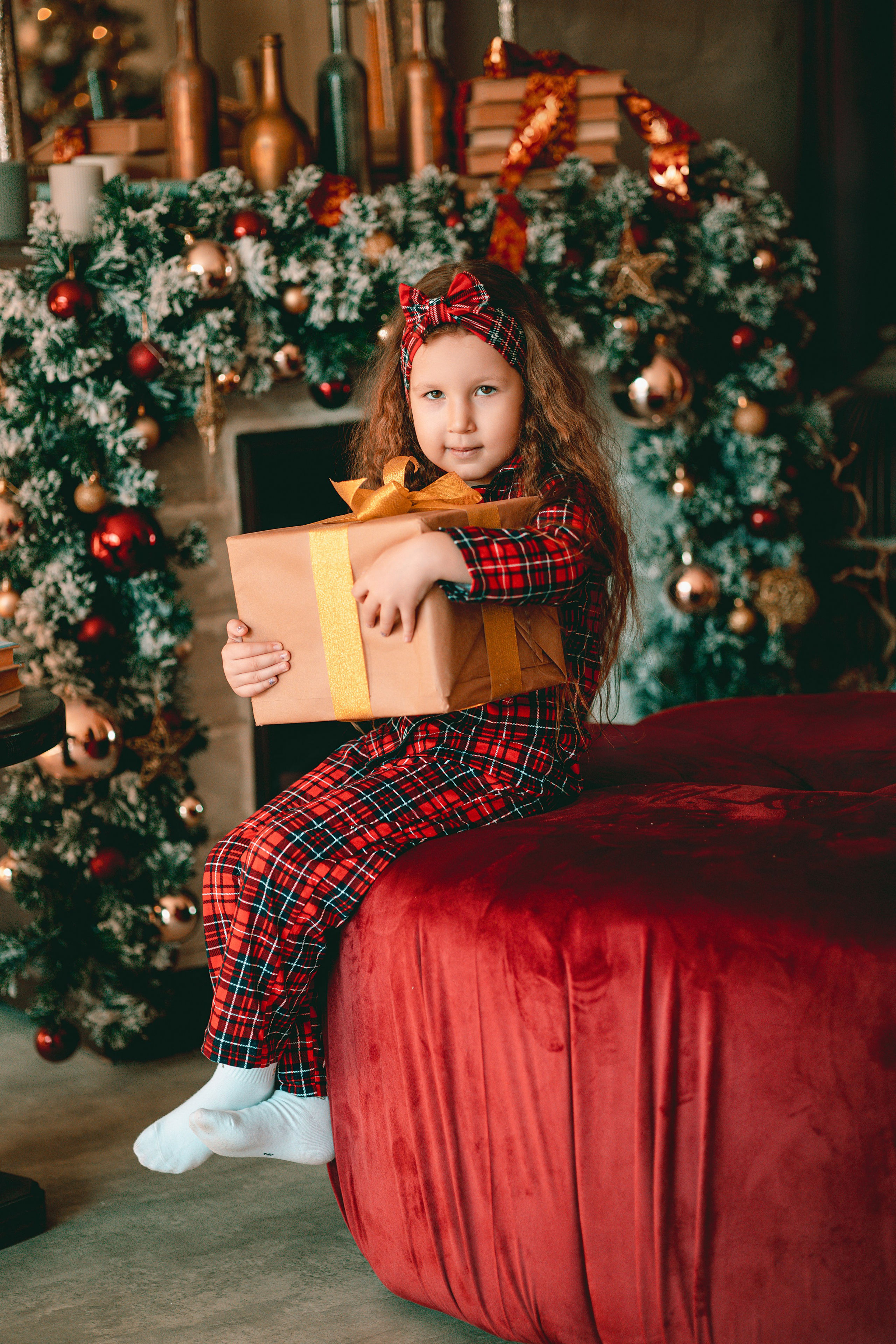 Заказать новогоднюю семейную фотосъемку. Выпускные альбомы в Серпухове