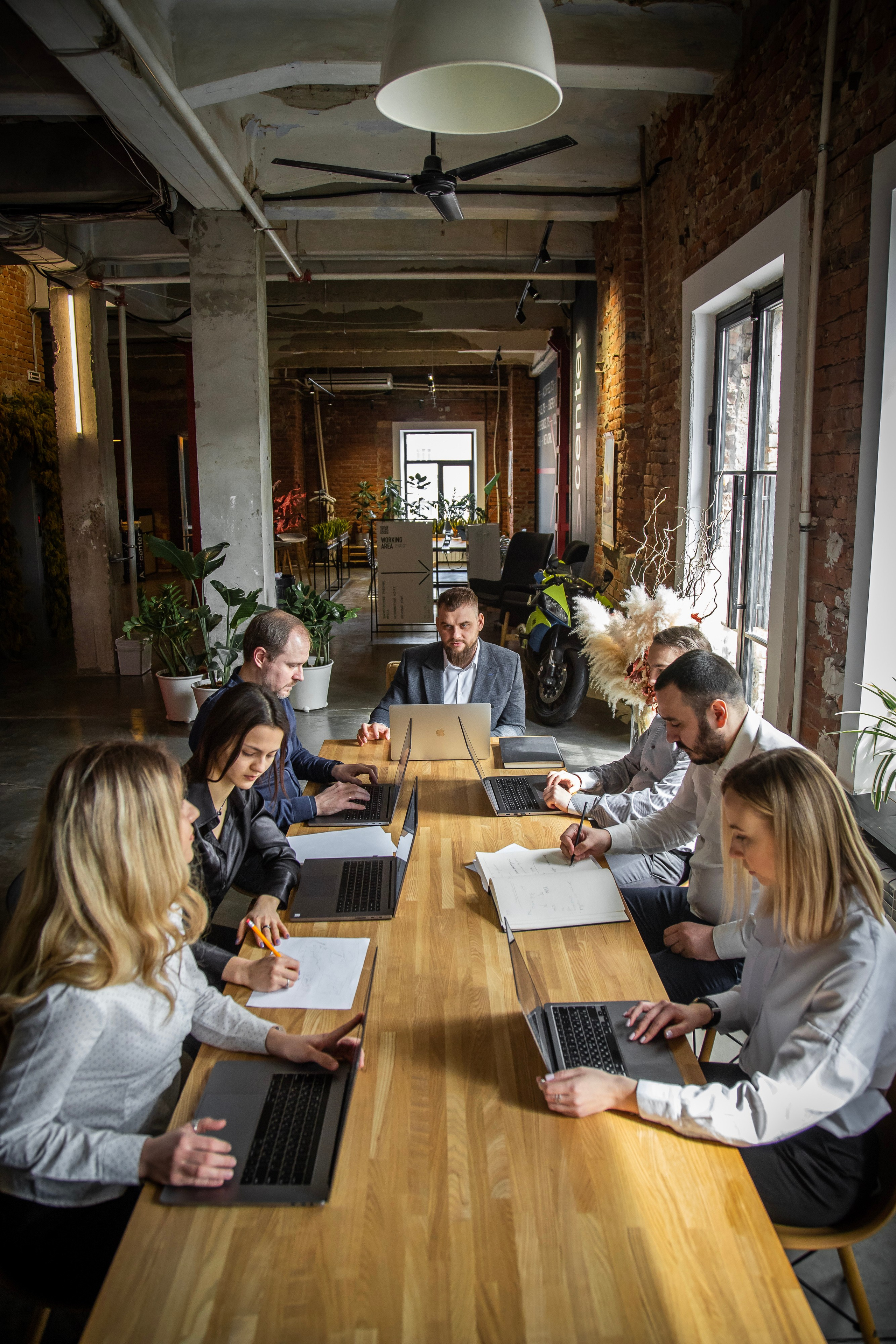 Фотосессия для бизнеса, контент для соцсетей, фото сотрудников. Свадебная, репортажная и бизнес съёмка в Ростове-на-Дону