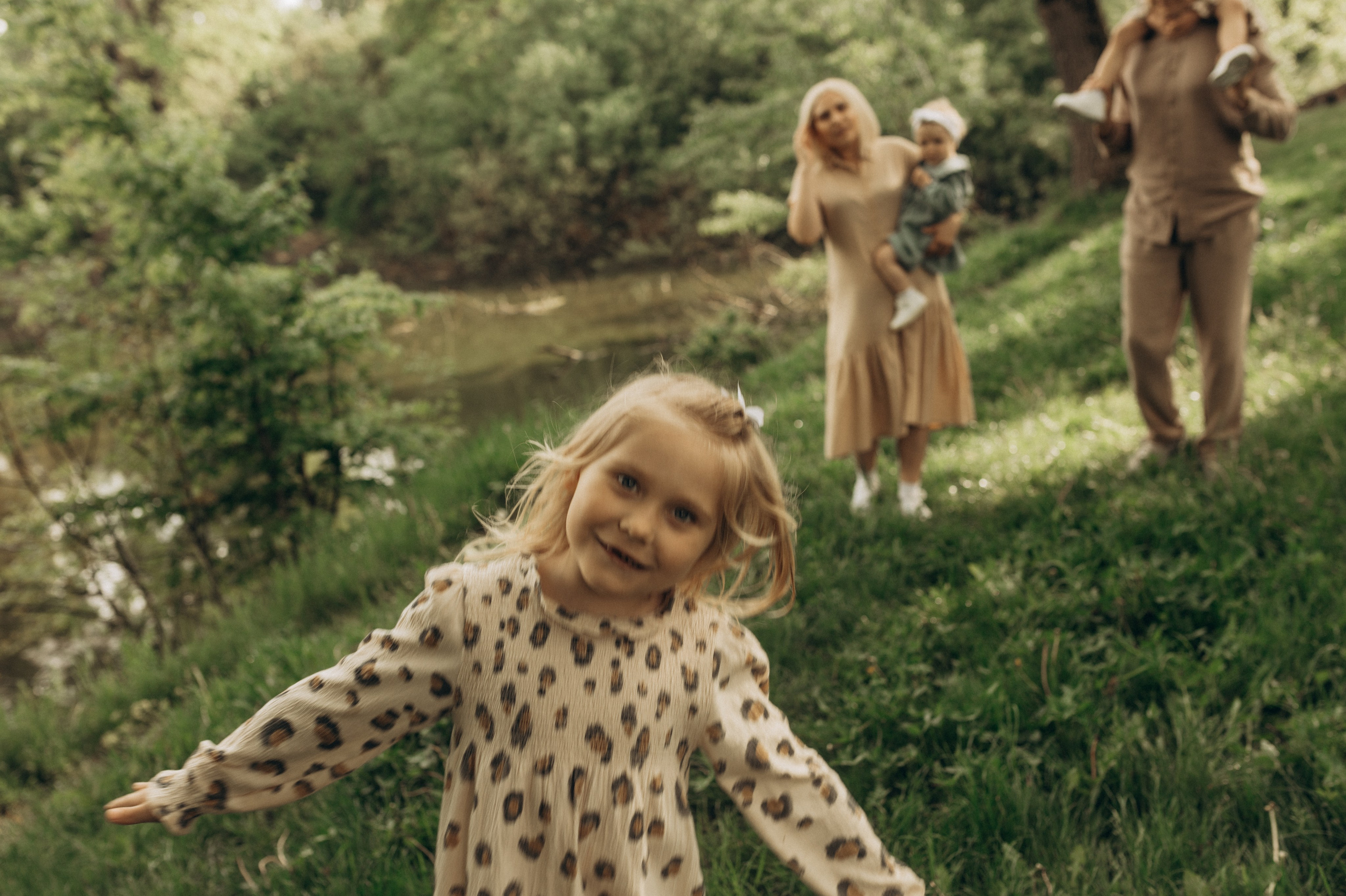 Фотосессия под летним дождем с Алексеем, Юлией и их доченьками. Фотограф в Ставрополе Svetlana Matveeva