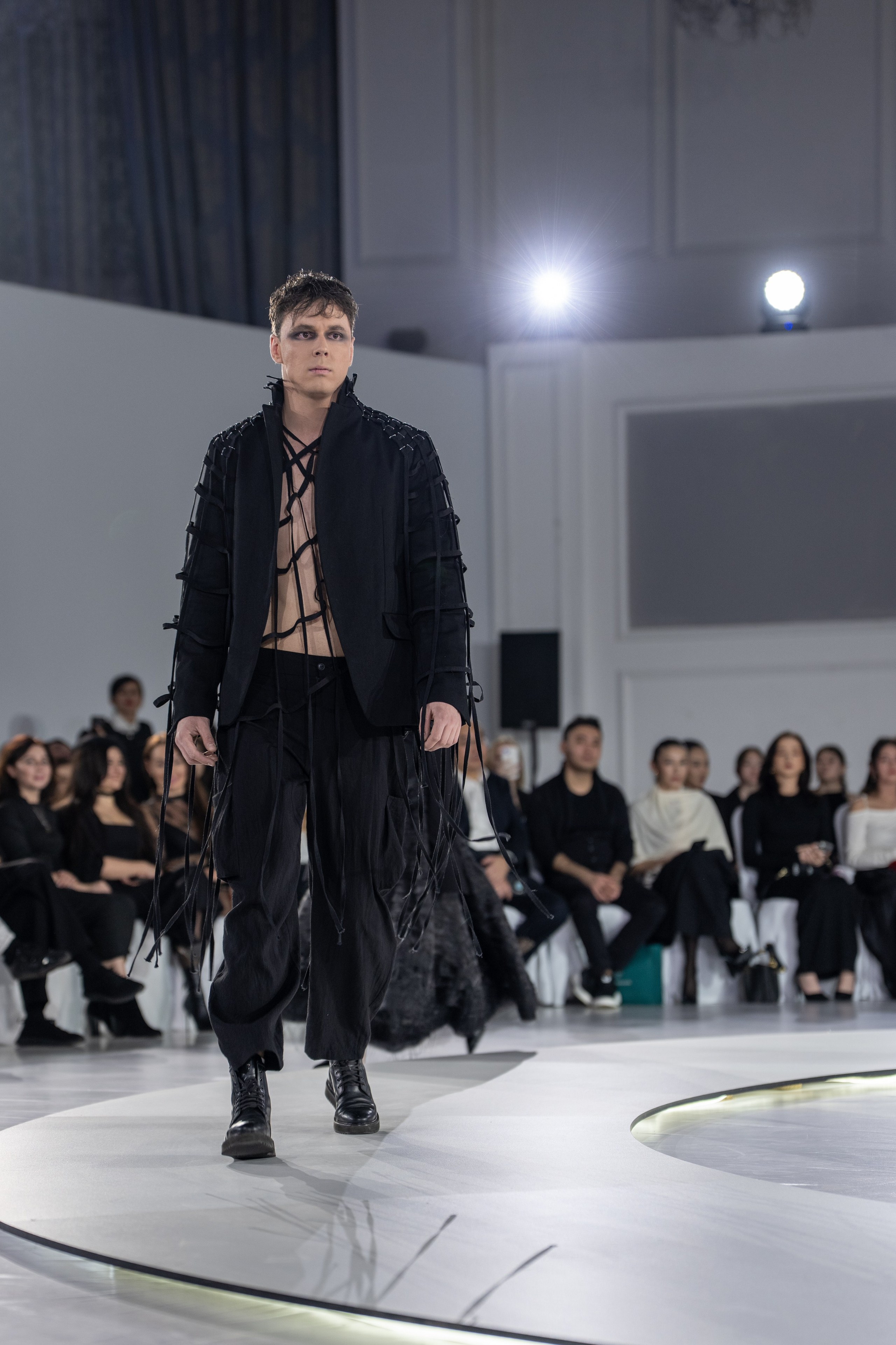 Dwsigner Nazar Almazbekov. Сайт Алматинского НЮ АРТ, будуар и фэшн фотографа Дениса Карпенко