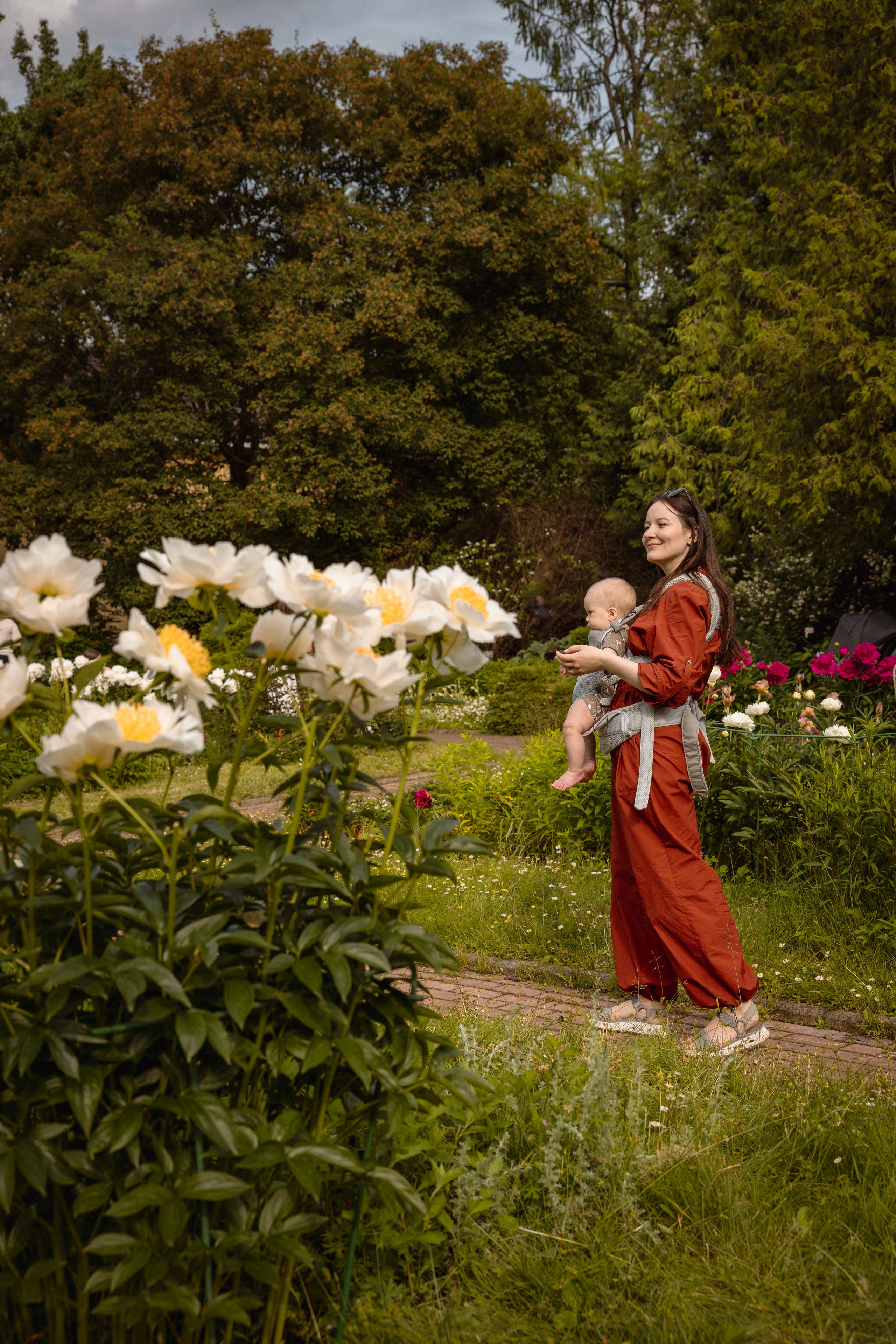 Настя с сыном у Alma-Mater. Ваш семейный newborn и lifestyle фотограф в СПБ Наталья Журавлева