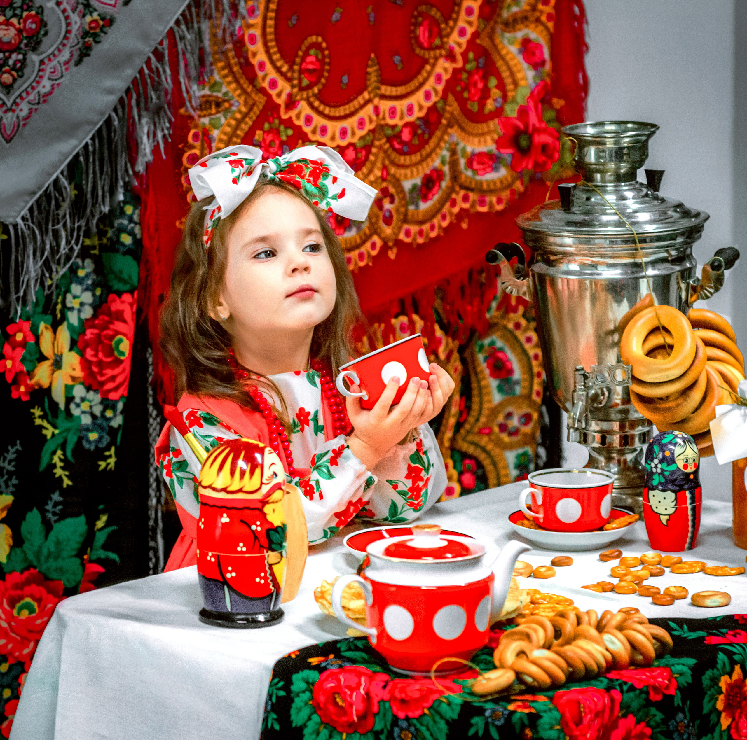 Яркая фотосессия детей в честь масленицы. Фотографы для фотосессий в Новосибирске