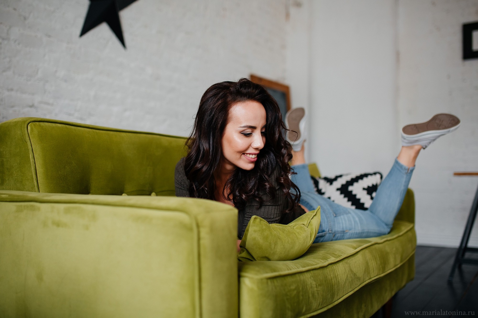 Даша в фотостудии