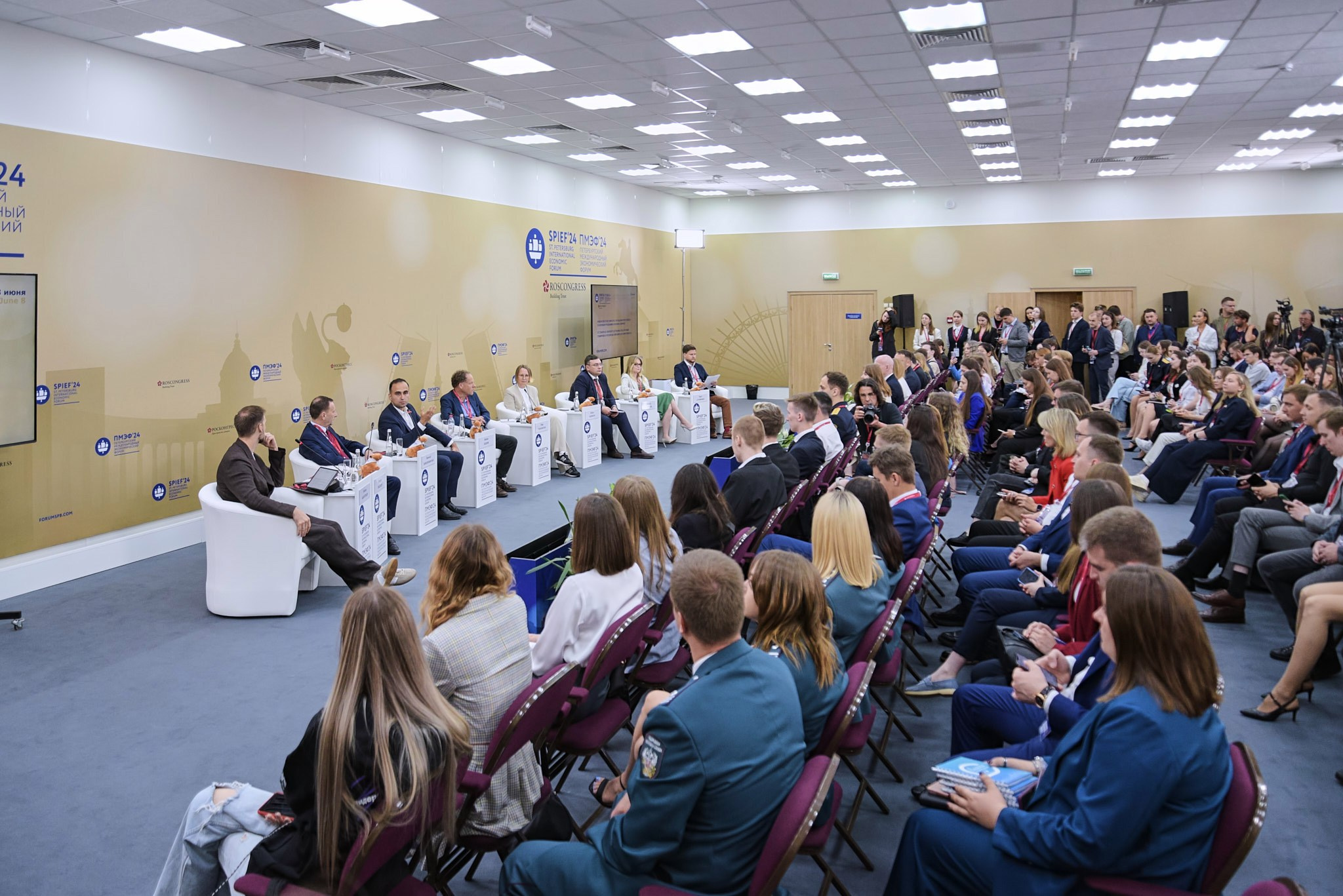 ПМЭФ-2024. Иван Ступа, репортажный фотограф в Санкт-Петербурге и Ленинградской области