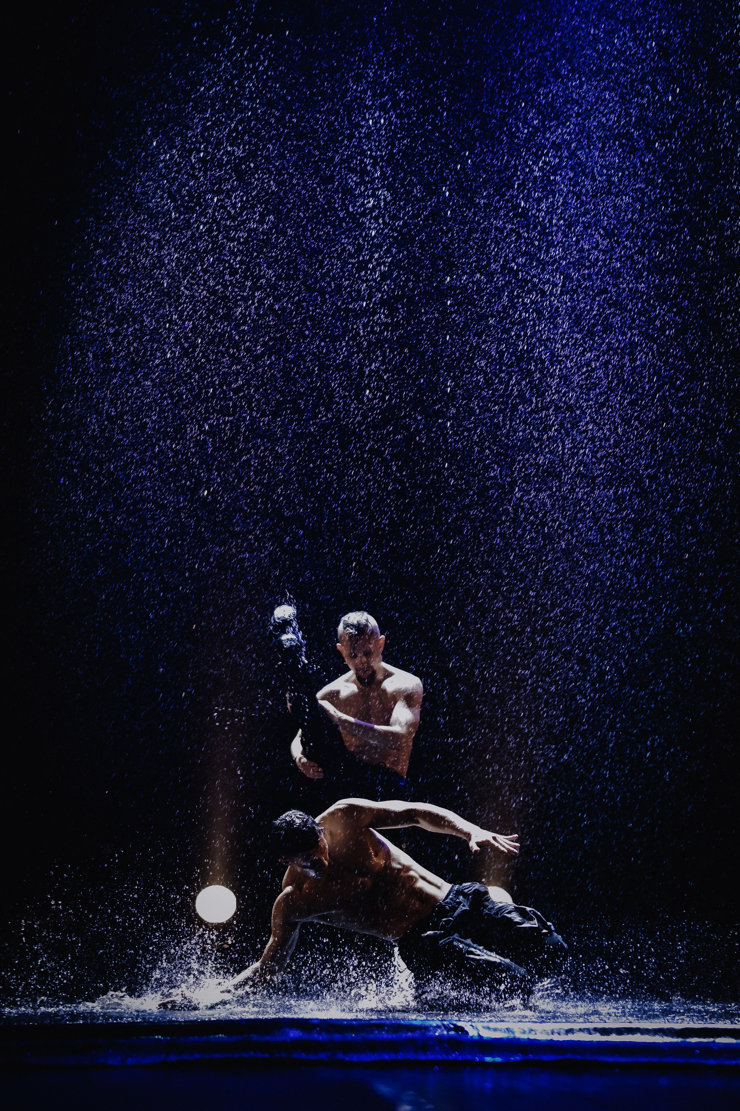 Шоу «Под дождём» 03 / 2025. ФОТОГРАФ ЕКАТЕРИНБУРГ