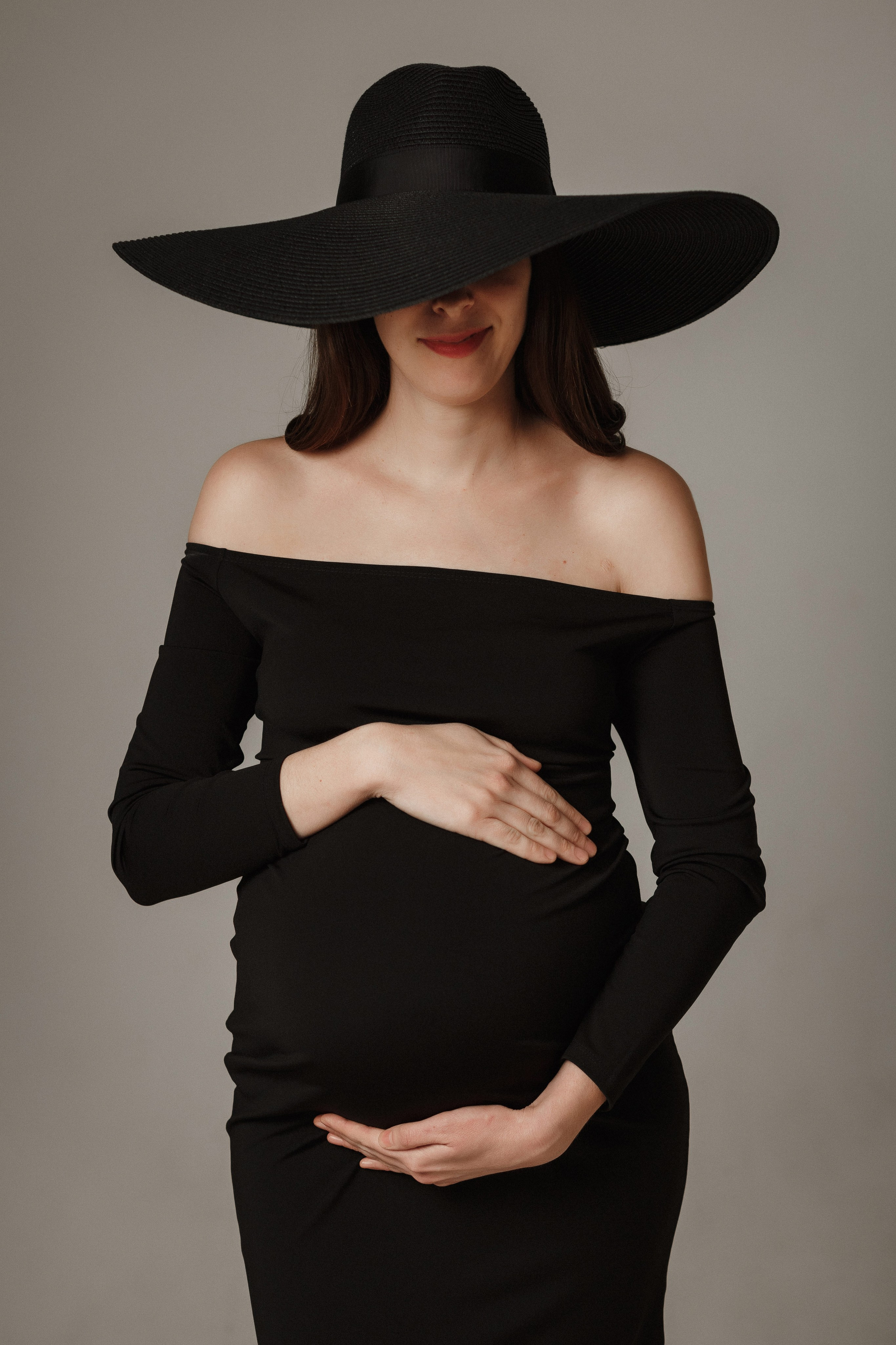 Дина и Толик в объятиях света и тени фотостудии Таганрога. Свадебный и семейный фотограф в Таганроге Бакарюк Антон