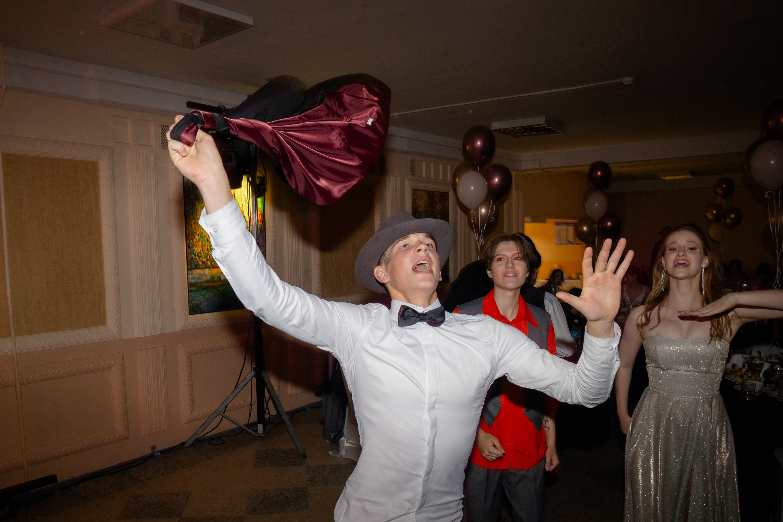 Школьный выпускной 2024 год в Соколе (Минск). Свадебный фотограф в Минске/Беларуси Сергей Спиридонов