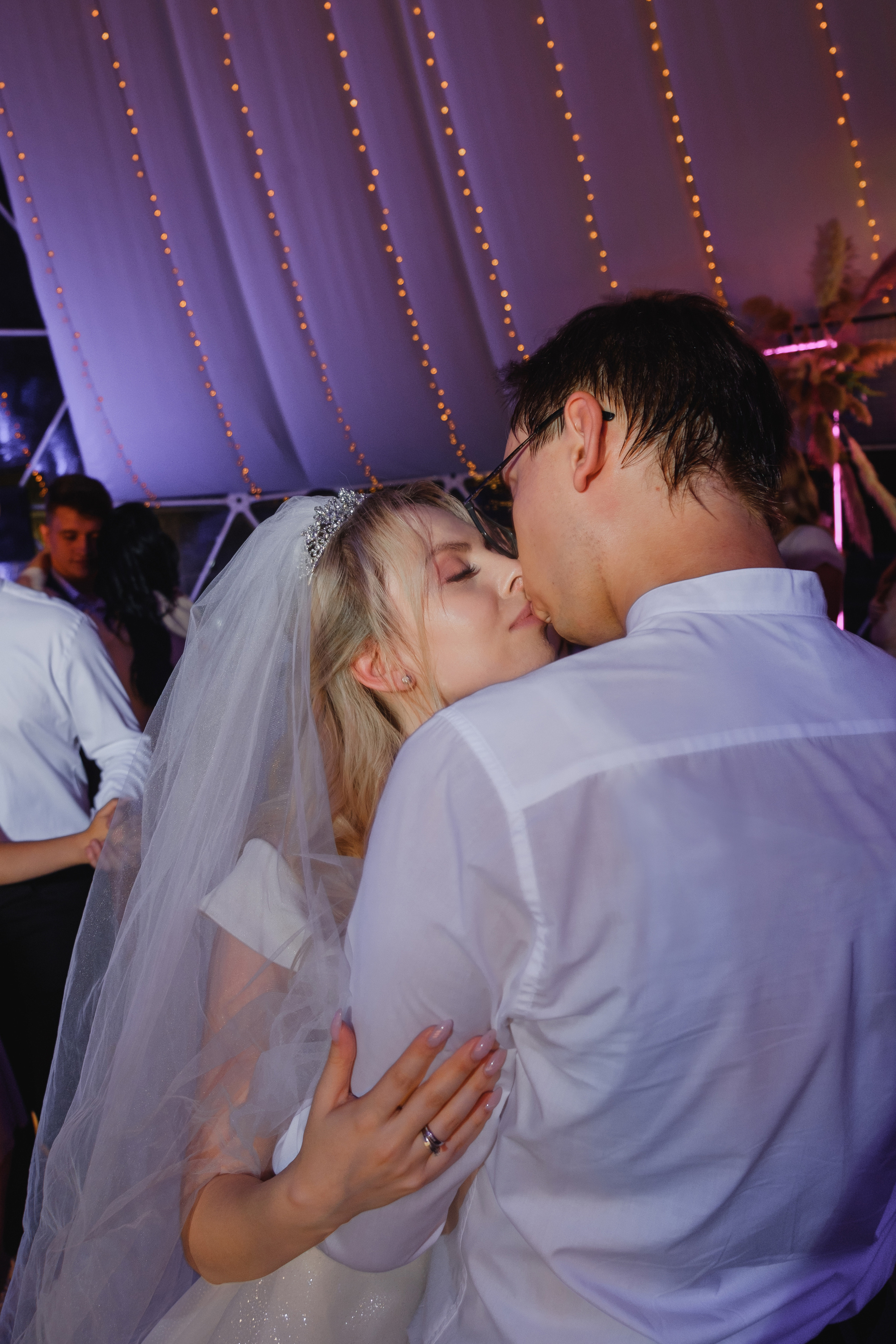 Фотограф, свадьба, свадебный фотограф, Владивосток, невеста, платье, букет, танец первый