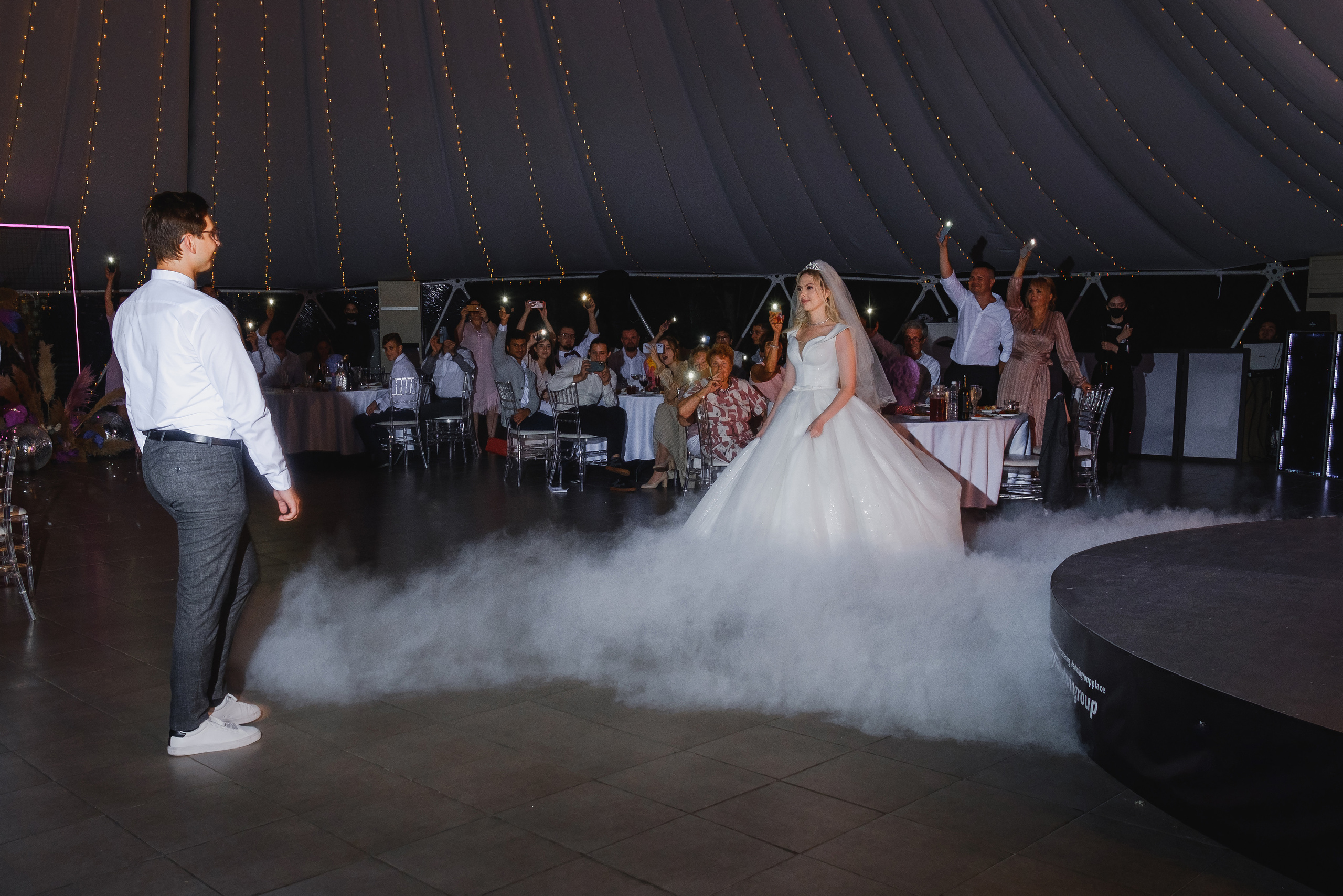 Фотограф, свадьба, свадебный фотограф, Владивосток, невеста, платье, букет, танец первый