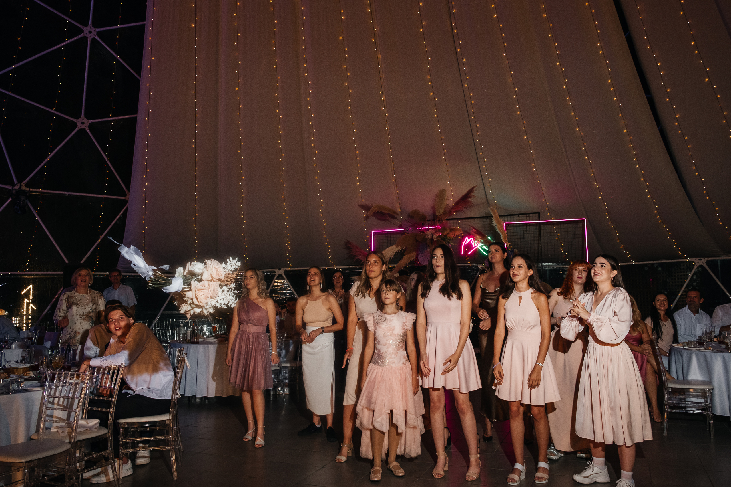 Фотограф, свадьба, свадебный фотограф, Владивосток, невеста, платье, букет, подружки