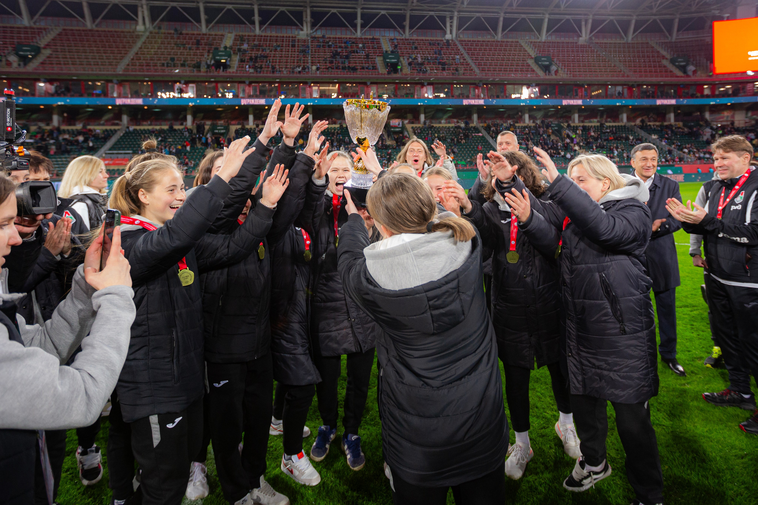 НАГРАЖДЕНИЕ ЖЕНСКОГО ОТДЕЛЕНИЯ АКАДЕМИИ ФК ЛОКОМОТИВ. Artem Zenin Photography