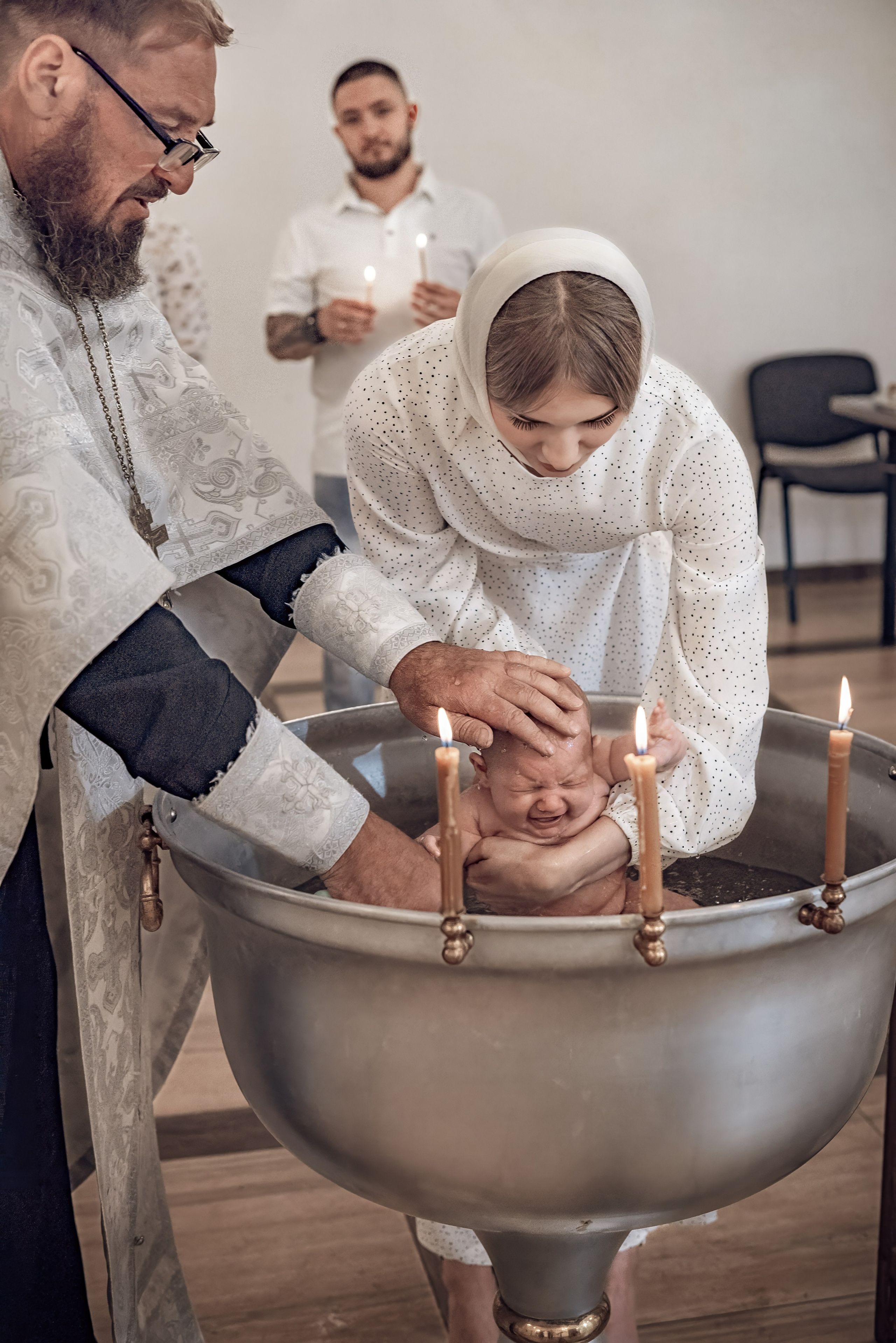Крещение Василисы в храме исповедников и новомучеников Российских. Фотографы крещения/венчания  Красноярск Татьяна и Вячеслав Переваловы