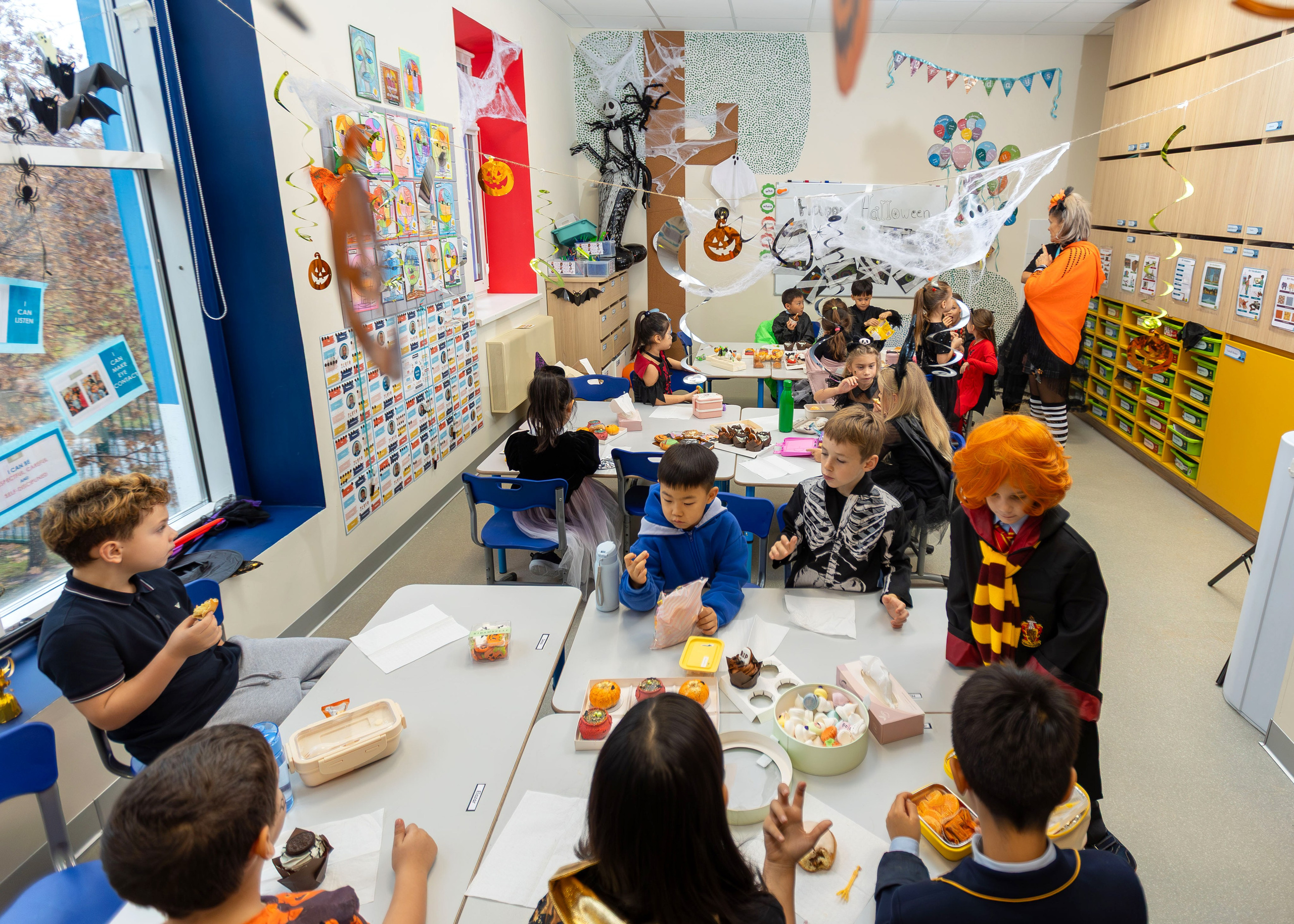 Halloween в начальной школе. Выпускные альбомы для школы и детского сада — школьный фотограф Подольск, Троицк, Щербинка, Москва