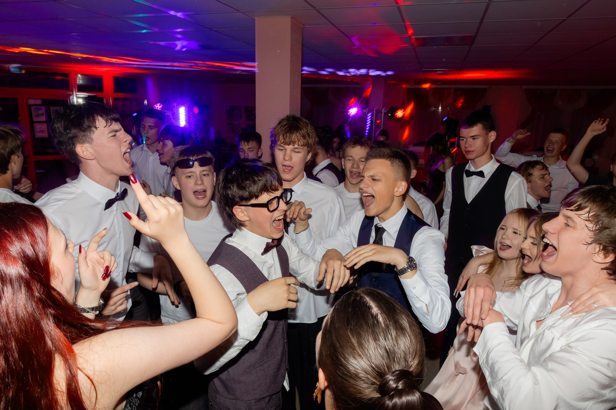 Школьный выпускной 2025 год в Минске, Беларуси. Свадебный фотограф в Минске/Беларуси Сергей Спиридонов