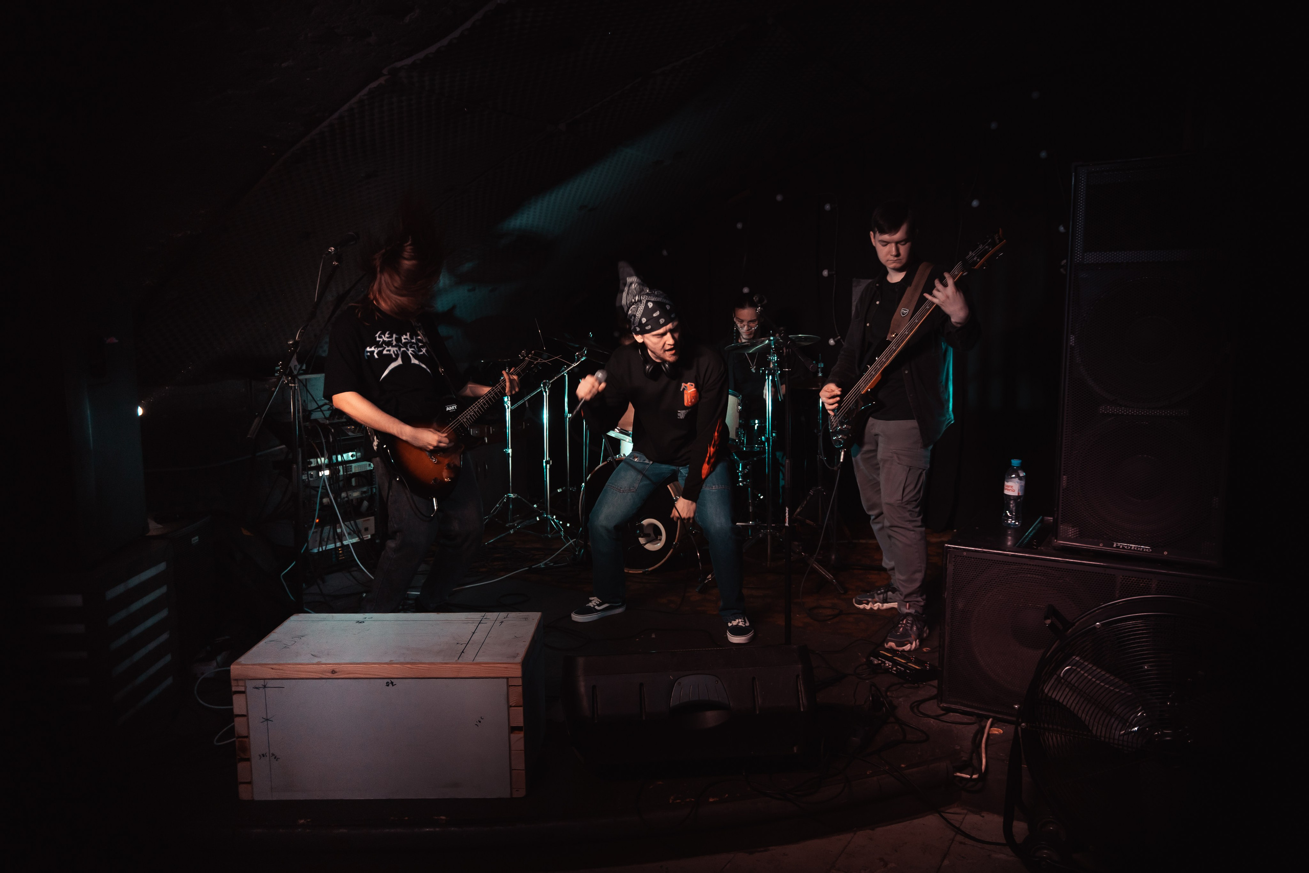 Праймал. Бар «Дело не в тебе», Красноярск, 20.04.2025. Фотограф Регина Крикунова г. Красноярск