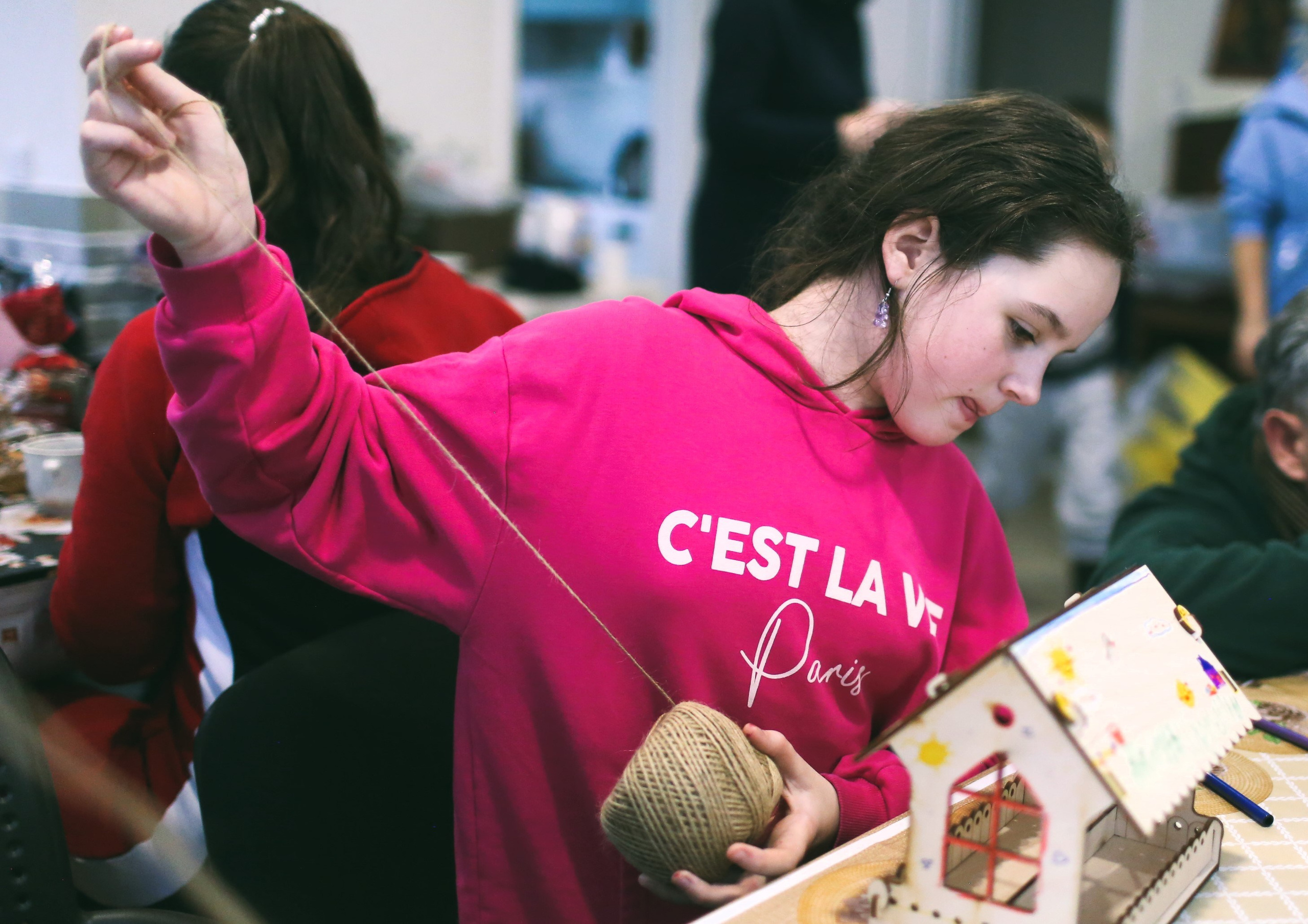 Конструирование кормушек в Воскресной школе. Фотограф Антонина Гудкова