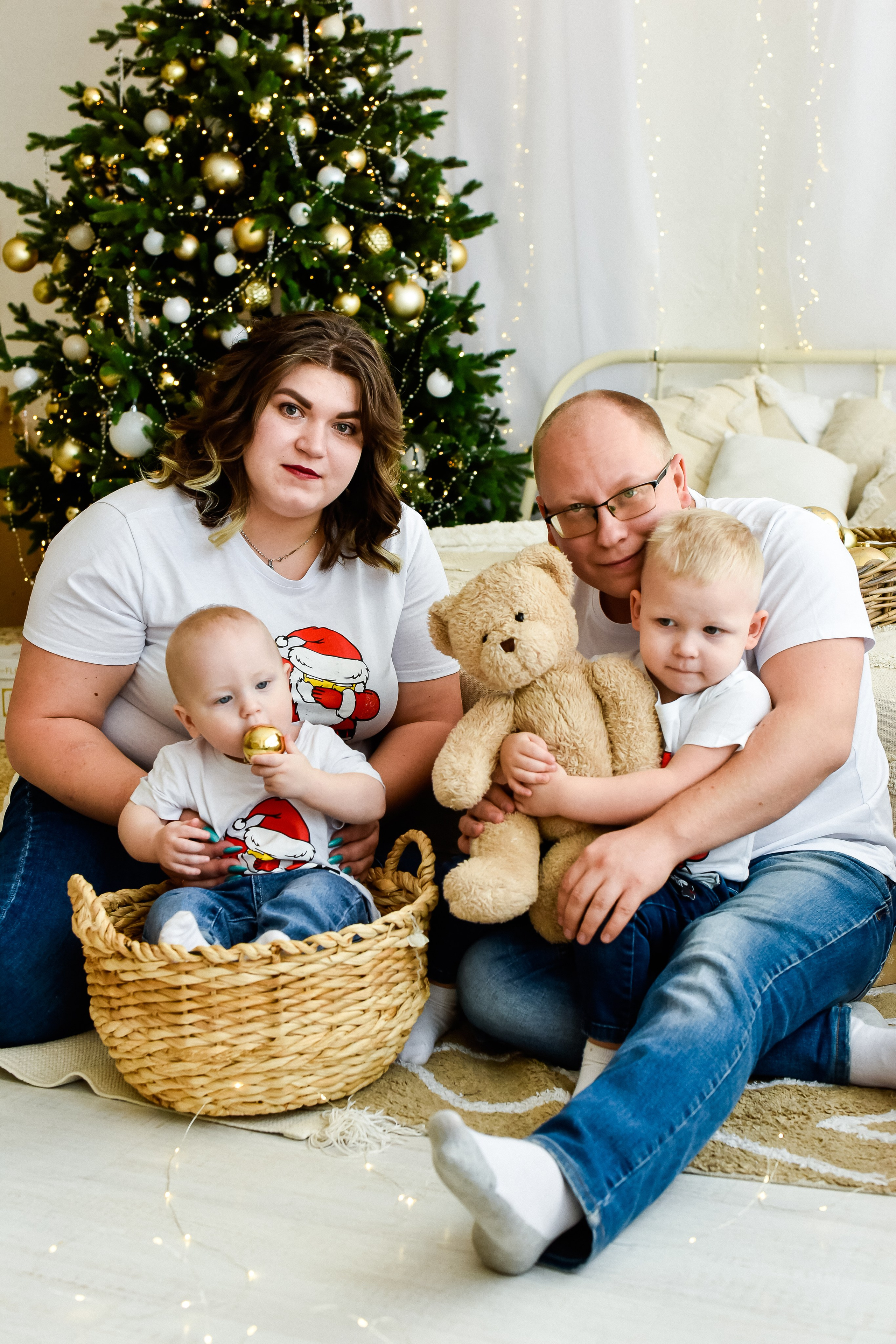 Новогодняя фотосессия для семьи Натальи И Дениса с сыновьями