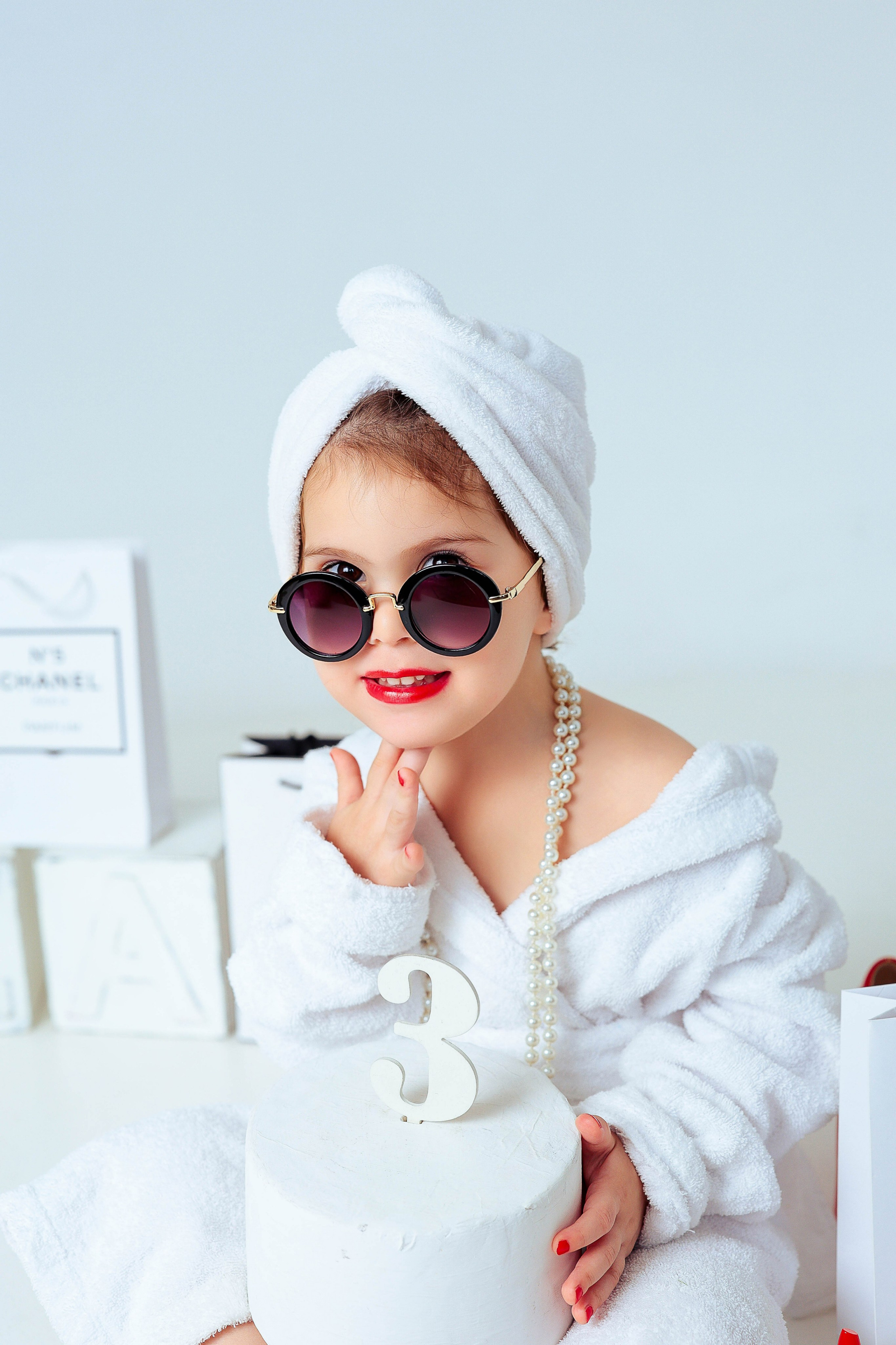 Малышки Антураж