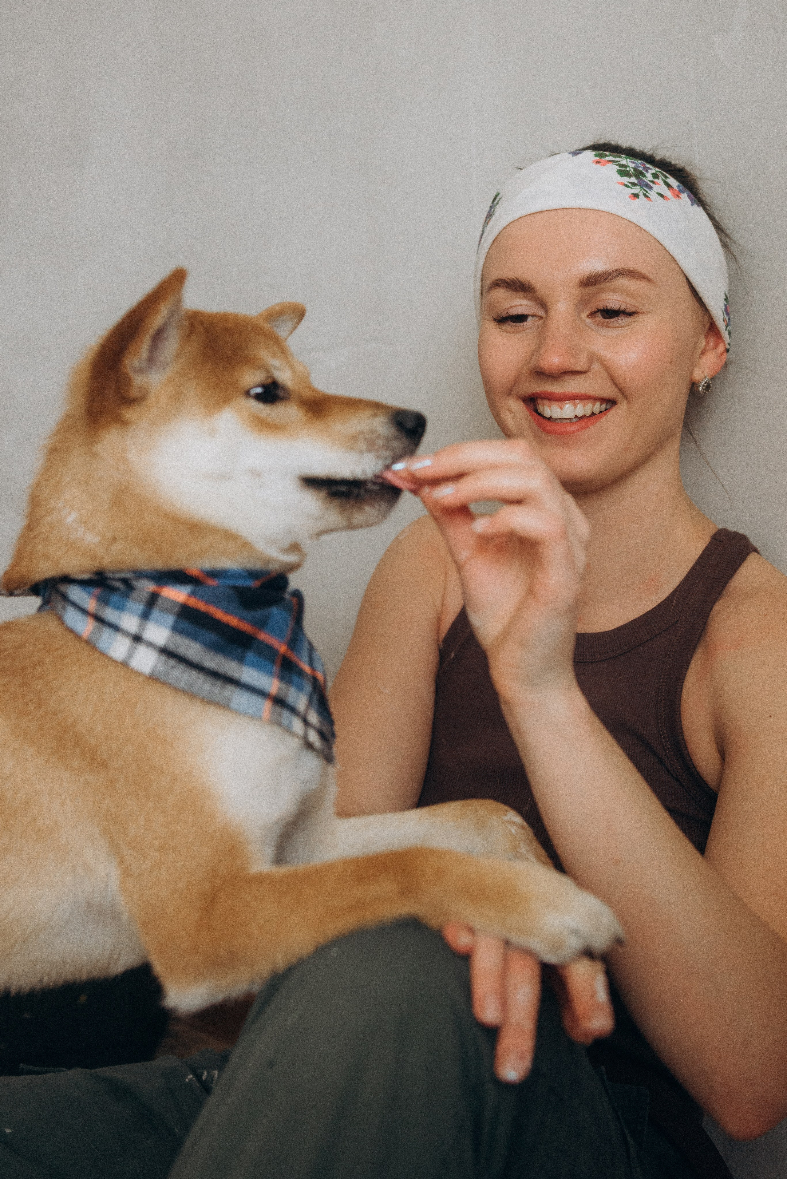 Ремонтники: Тася и Сиба. Ирина Метелица фотограф на Шикотане