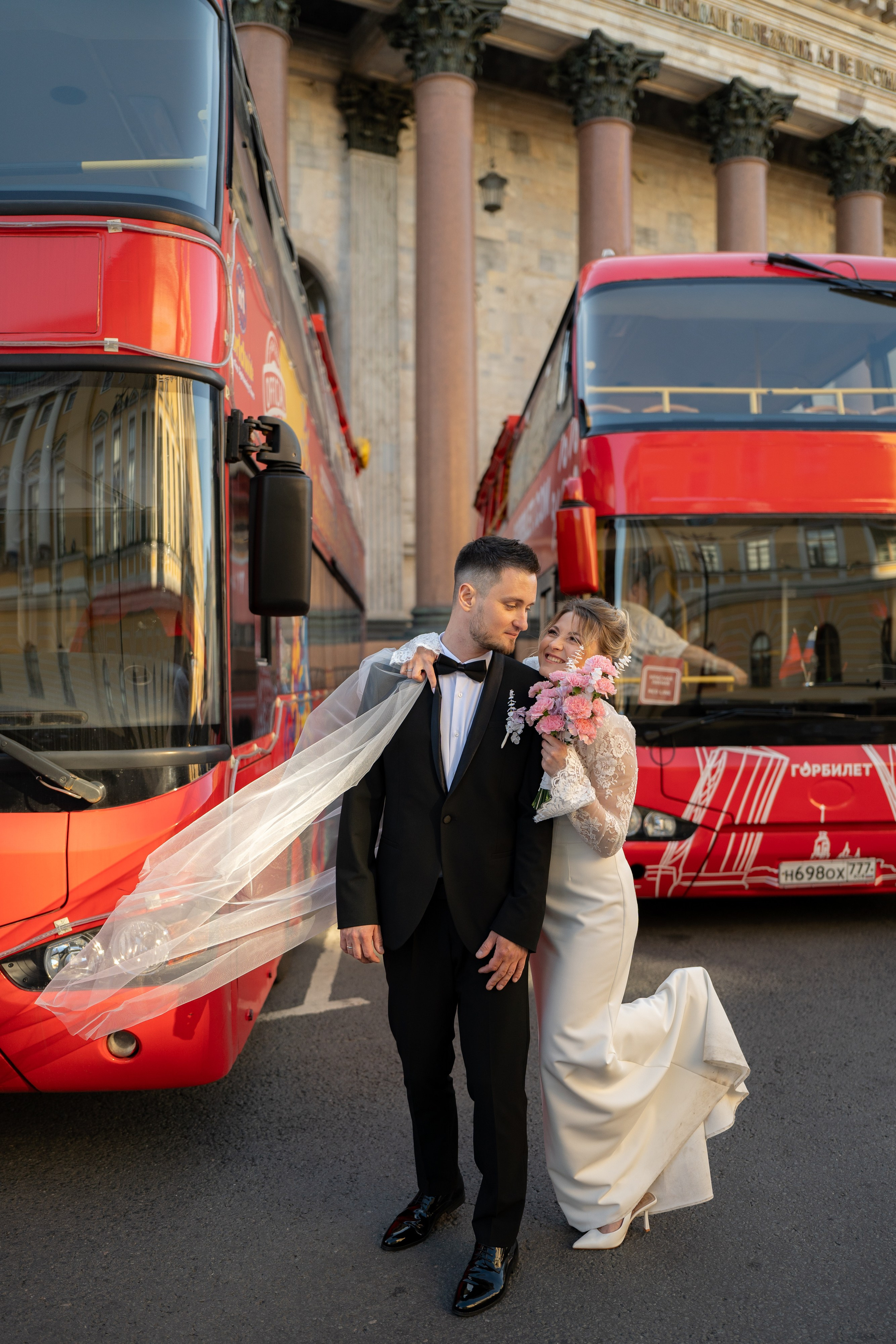 Красивые места для свадебной фотосессии летом в Санкт-Петербурге. Свадебный фотограф Александр Невский в Санкт-Петербурге