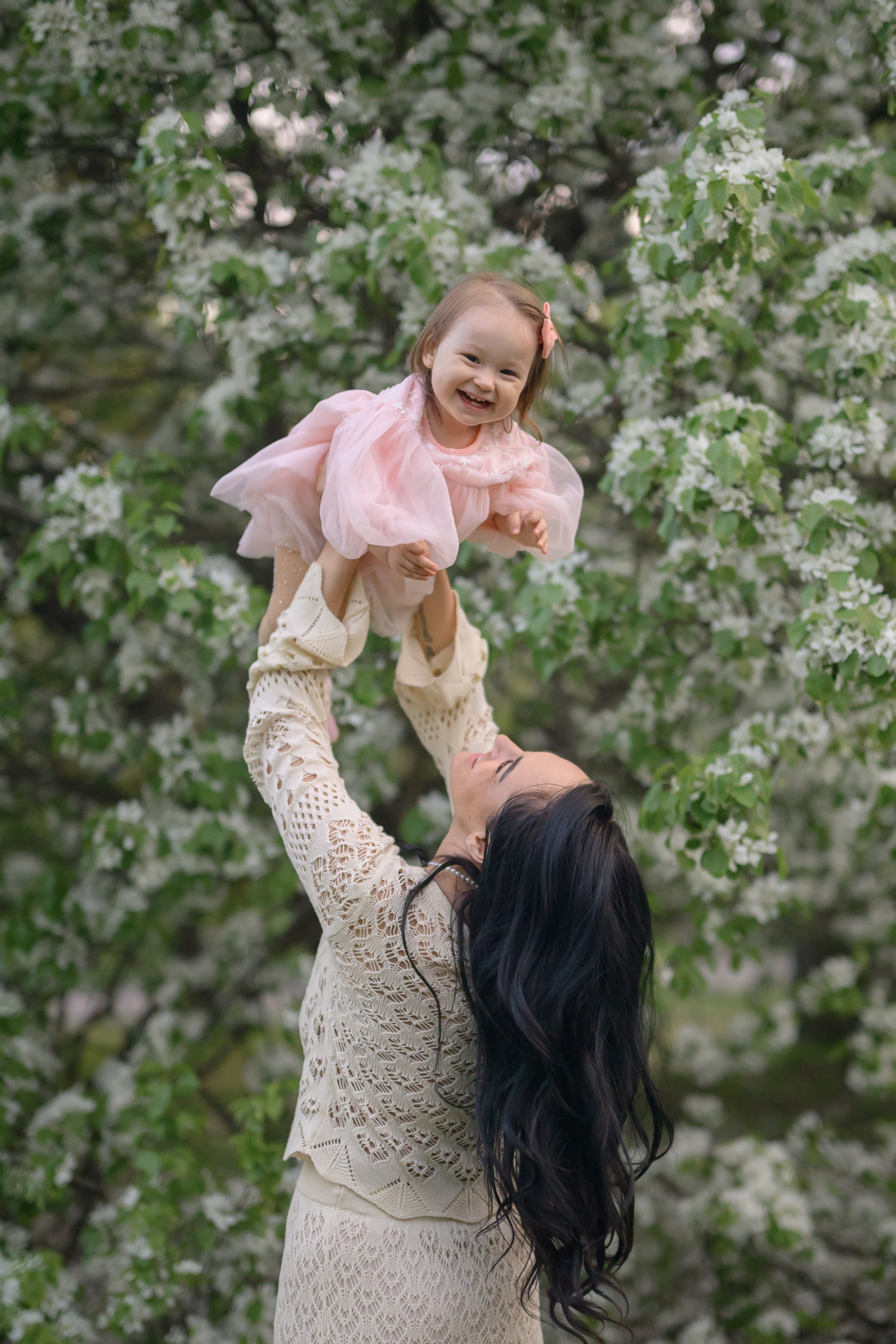 Алиса и Мария. Фотосессия в цветении в парке Музеон. Semerlina.ru