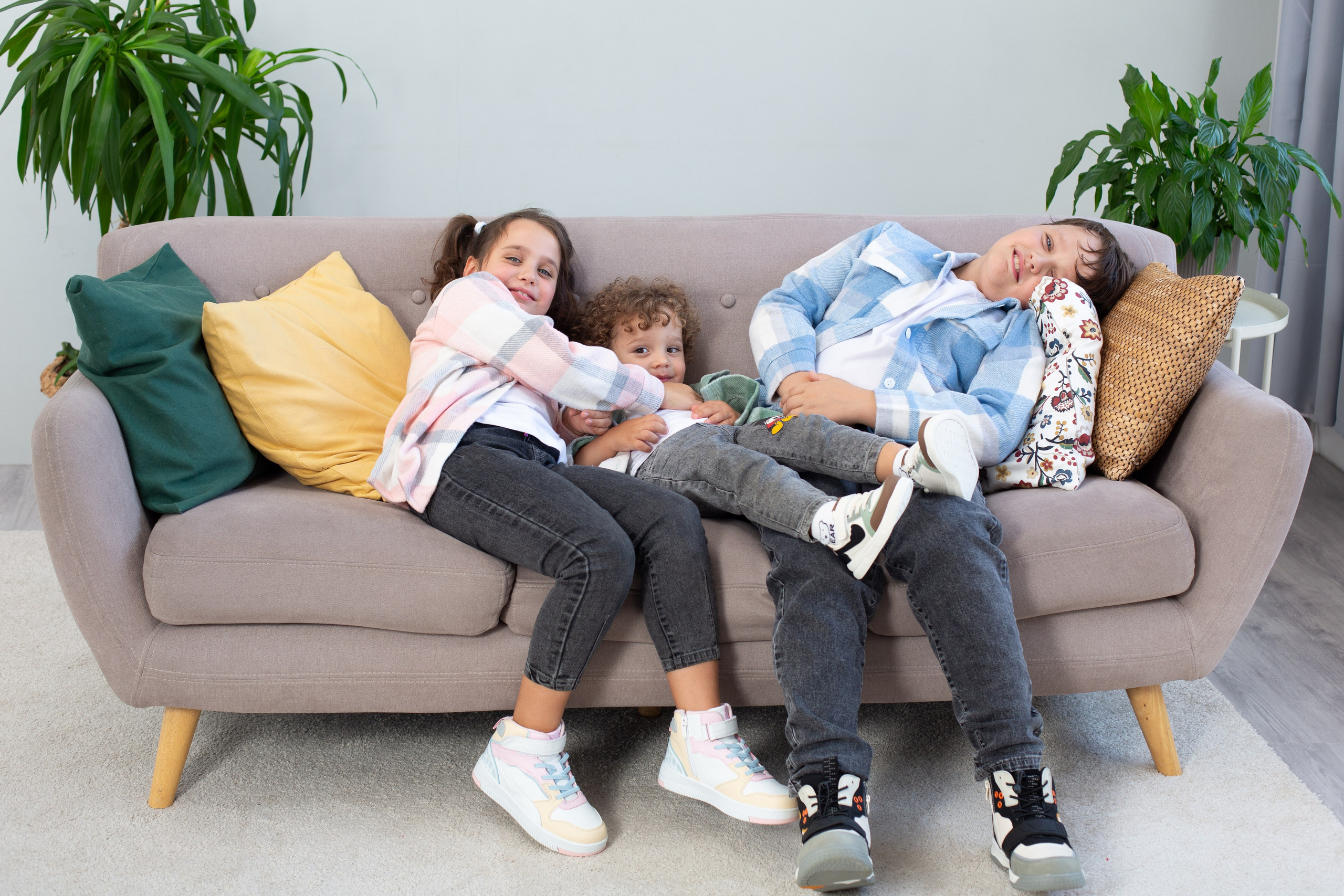 Детки. Фотограф Julia Milton | Портреты, съемки для маркетплейсов, лавстори, съёмка беременности в Санкт-Петербурге. Обучение фотографии в Спб очно