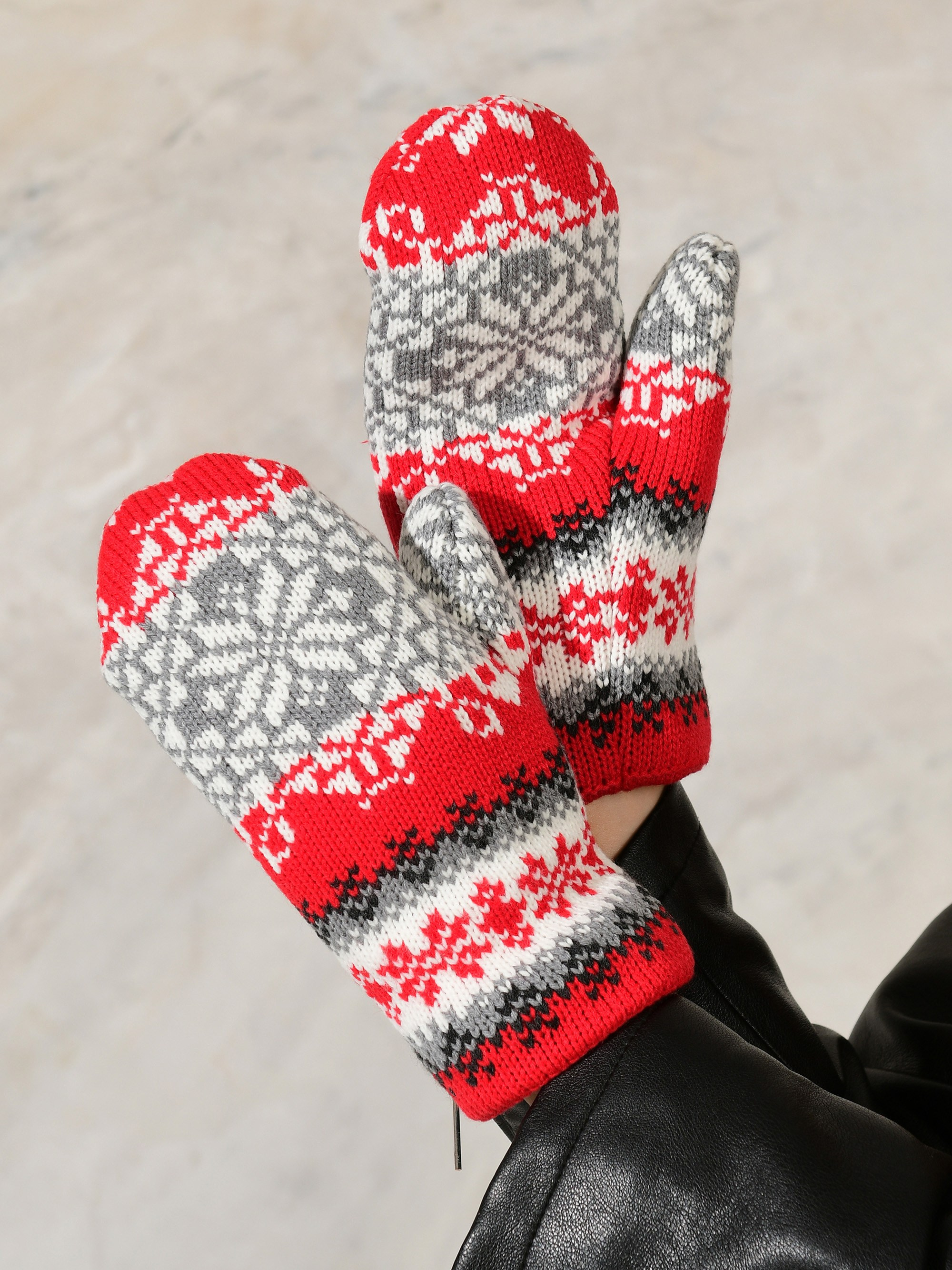 Съёмка перчаток, варежек и руковичек. Предметная фотосъемка для маркетплейсов в Москве. Предметный фотограф Дмитрий Дрогунов