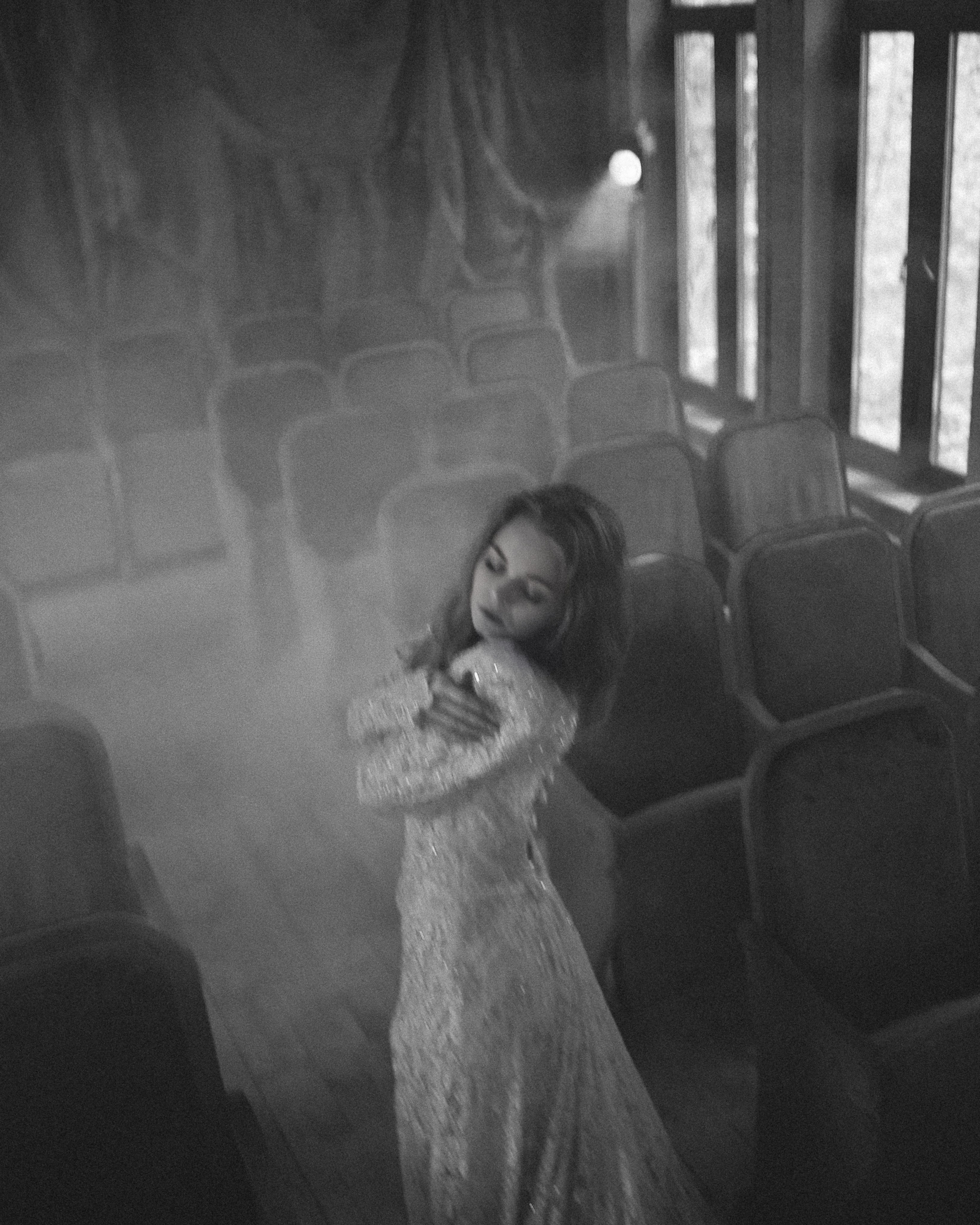 Москва. Заброшкнный театр. Алина. Фотограф Брянск