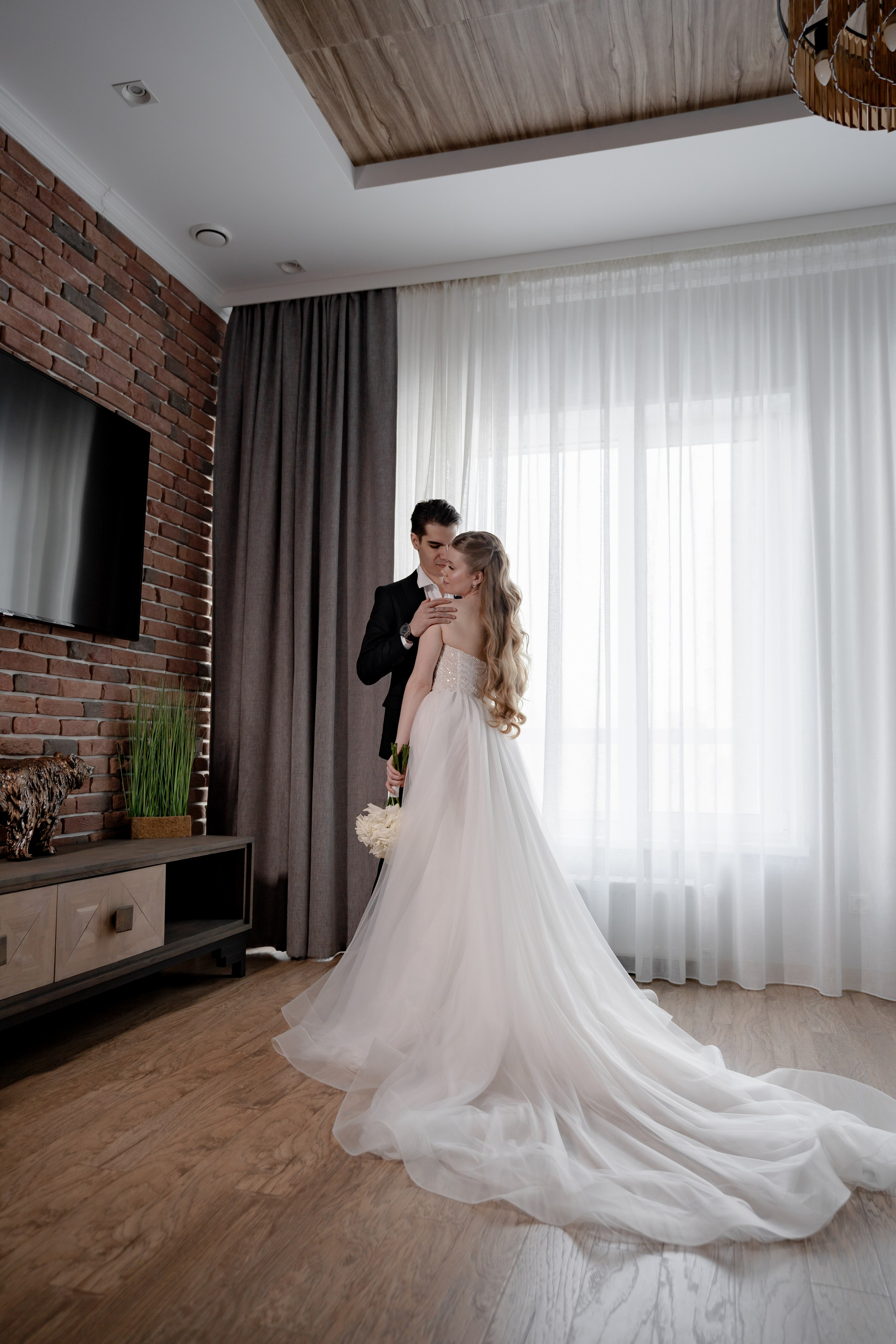 СВАДЕБНАЯ СЬЕМКА СБОРОВ В ОТЕЛЕ И ВЫЕЗД НА ЦЕРЕМОНИЮ (СНЯТО В СИБИРЕ В НИЖНЕВАРТОВСКЕ)М. Профессиональный фотограф, Санкт-Петербург — Виктория Богомолова