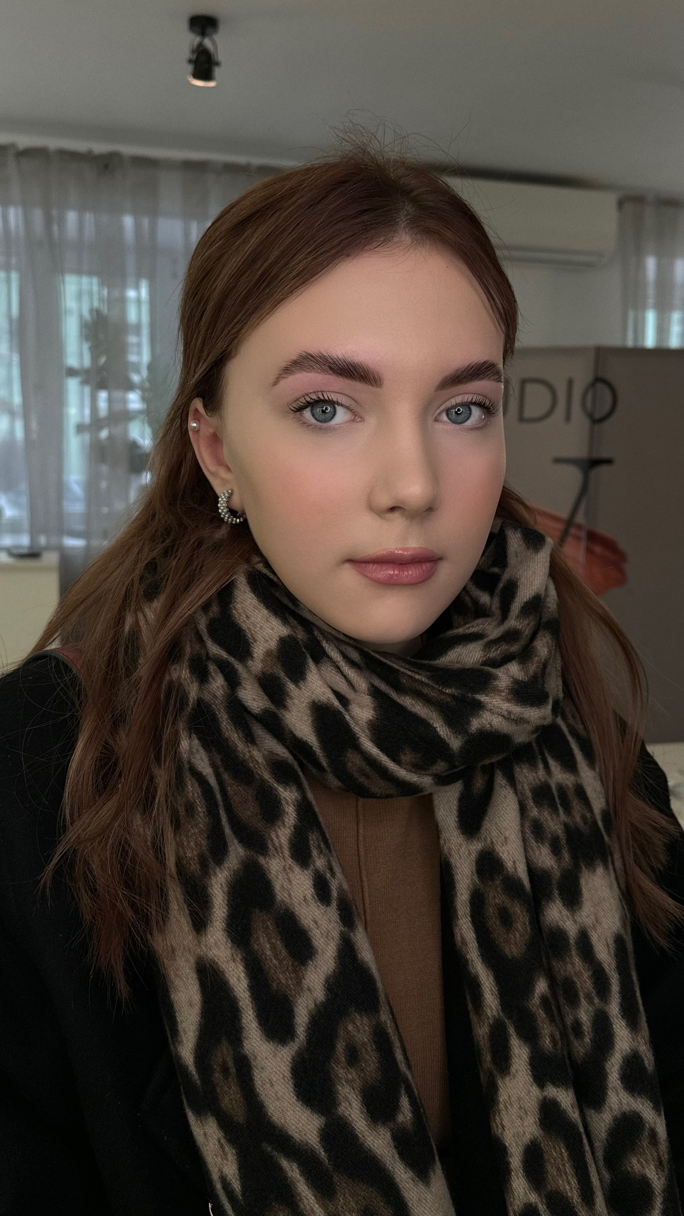 Брови. Студия визажистов, стилистов по прическам, бровистов и мастеров по ресницам