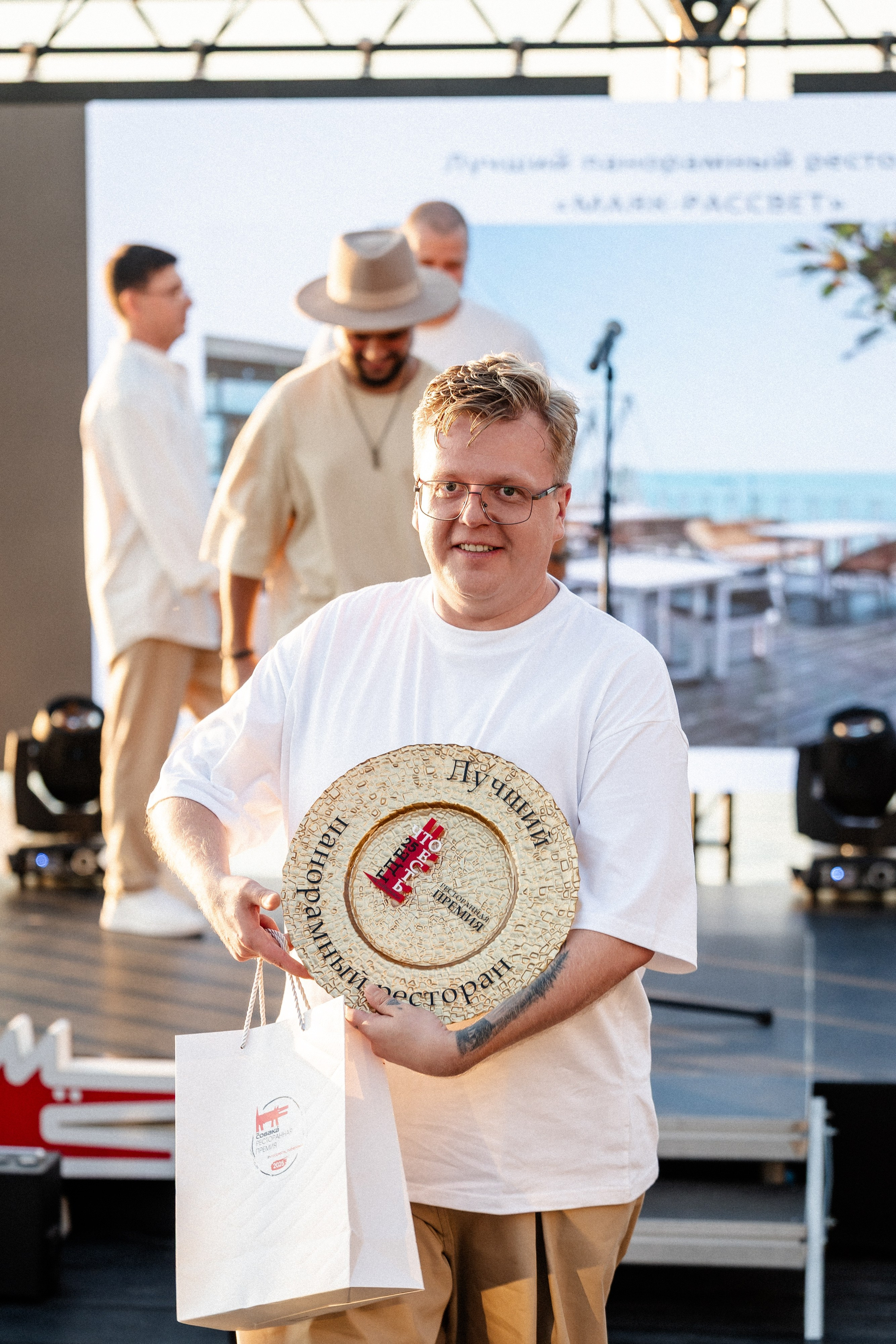 Премия «Что Где Есть» Маяк. Свадебный и репортажный, фуд фотограф в Новороссийске Евгений Александриди